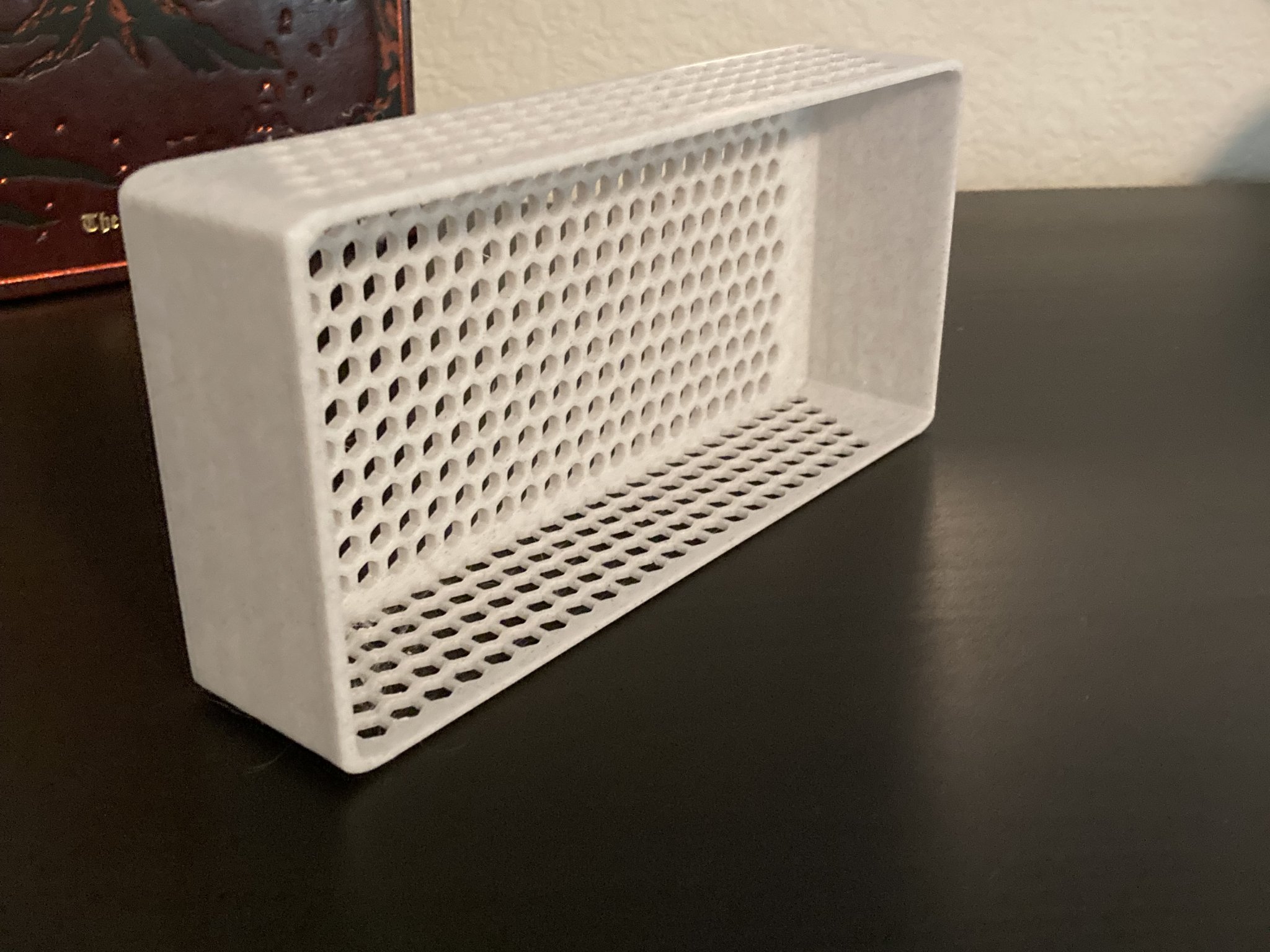 Hộp bút hình lục giác tiện dụng cho văn phòng