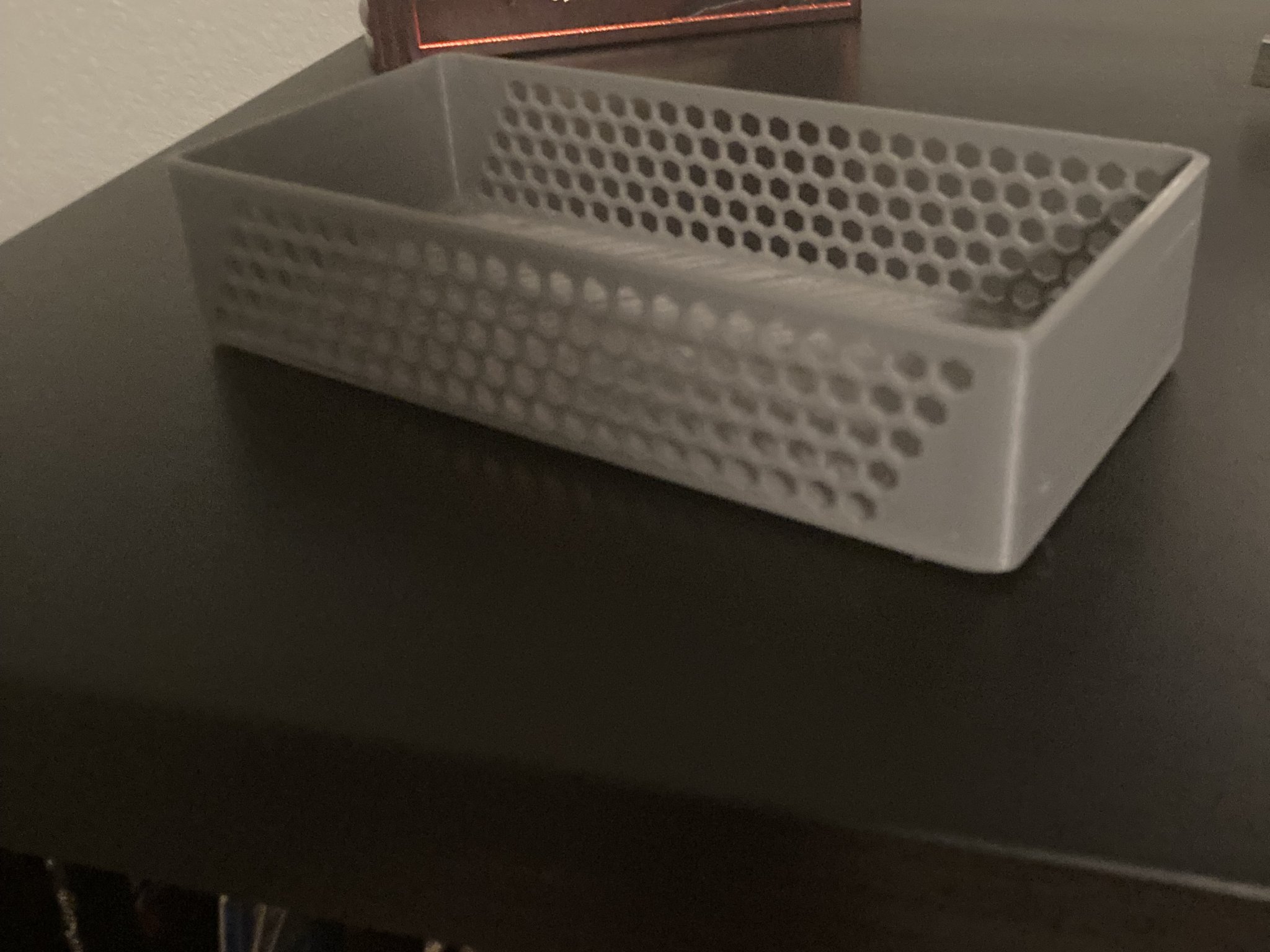 Hộp bút hình lục giác tiện dụng cho văn phòng