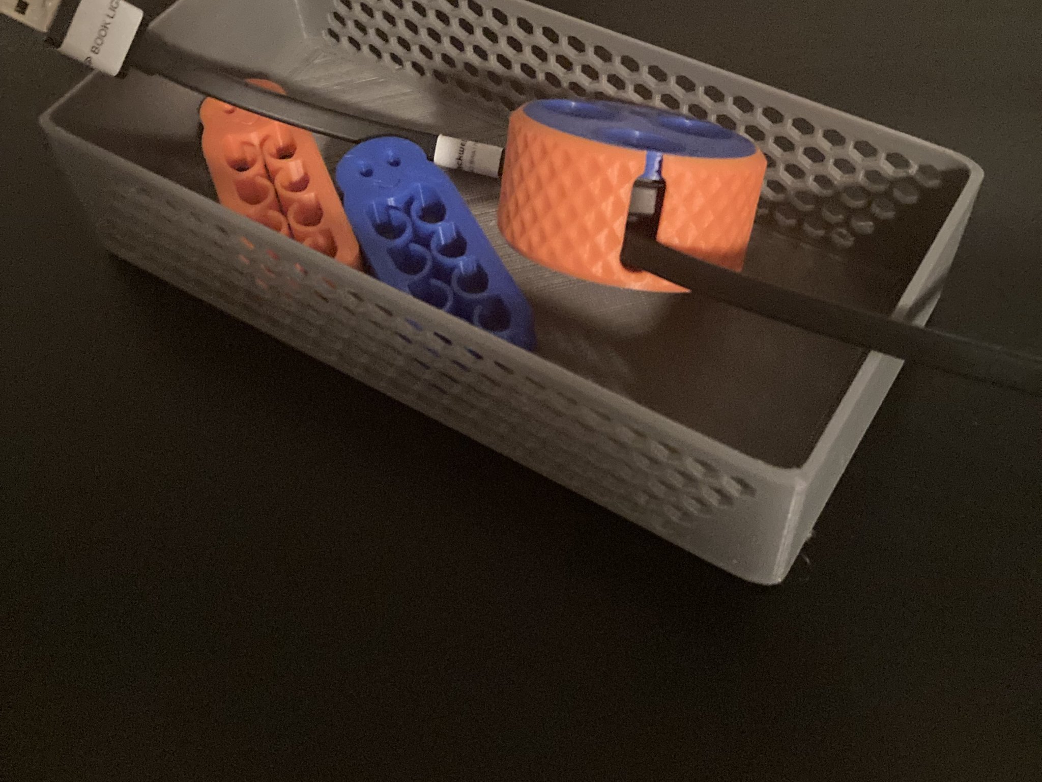 Hộp bút hình lục giác tiện dụng cho văn phòng