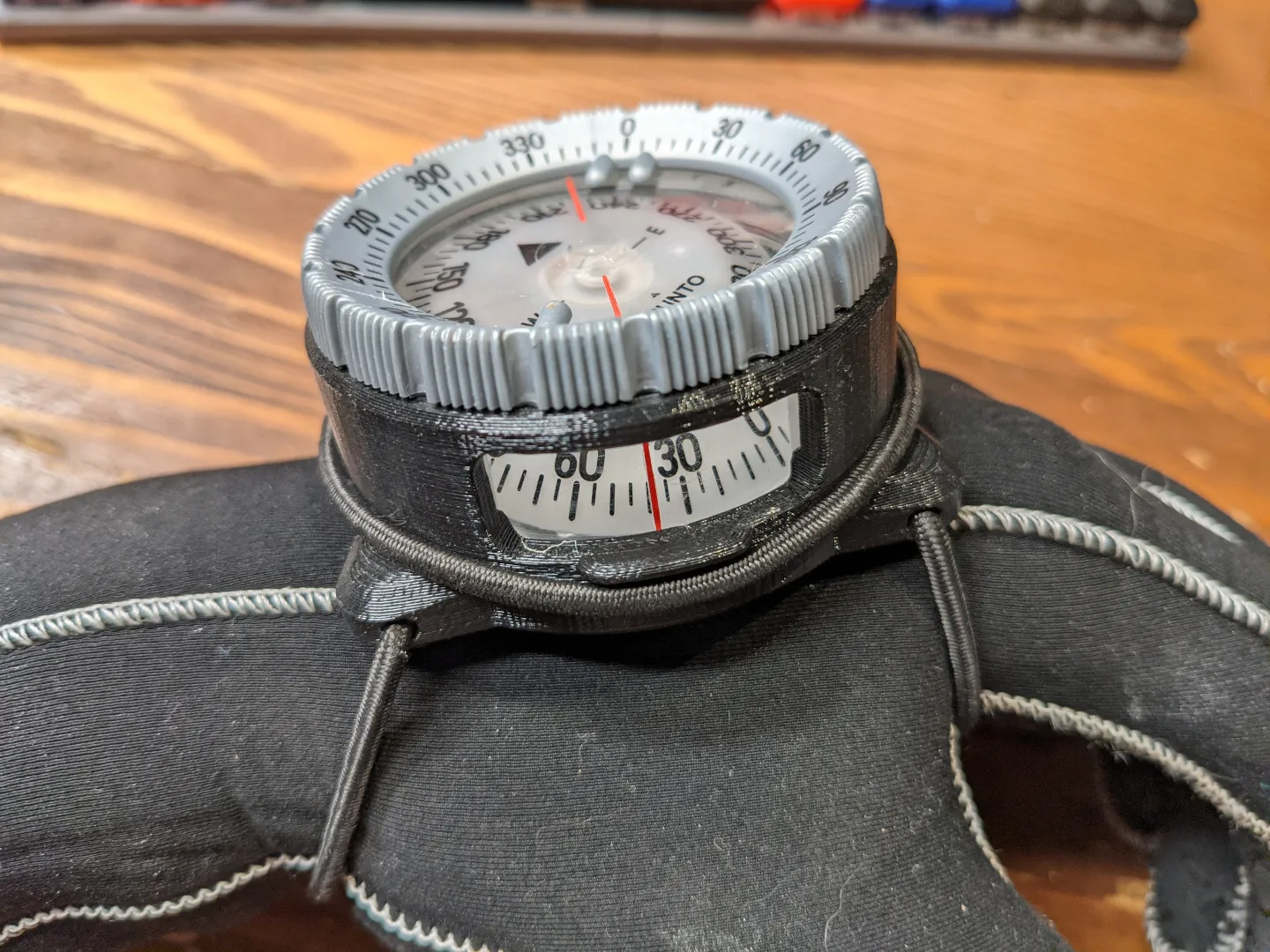 Giá đỡ bungee cho la bàn Suunto SK-8