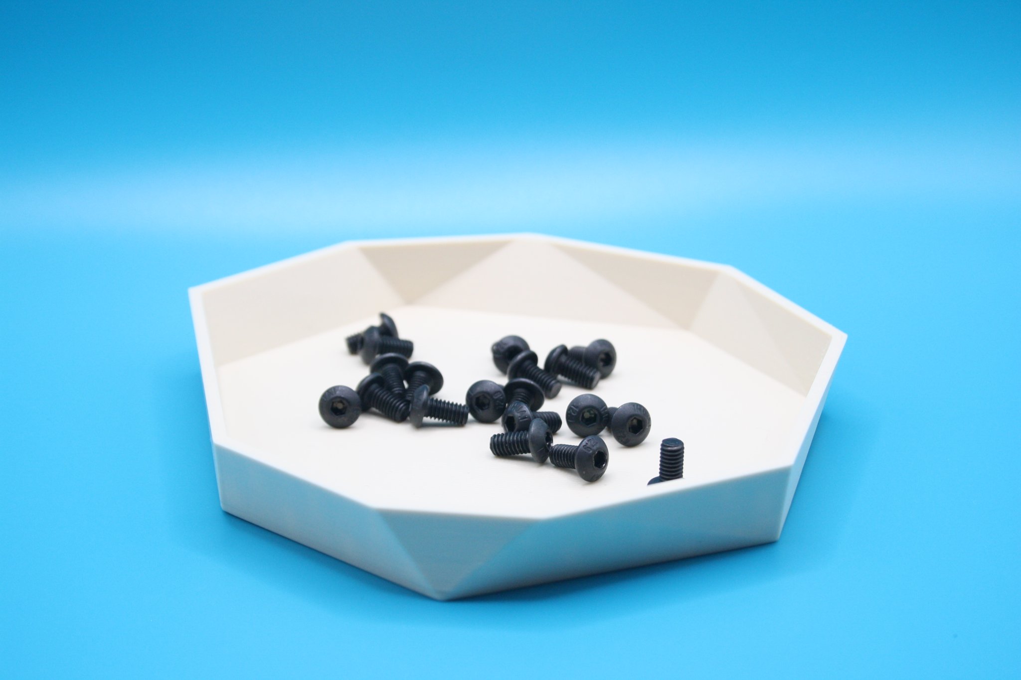 Khay giữ đồ đơn giản kiểu Low Poly