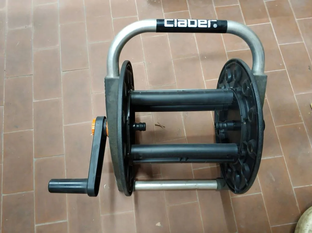 Giá đỡ cuộn dây điện tự cuốn từ ống nhựa