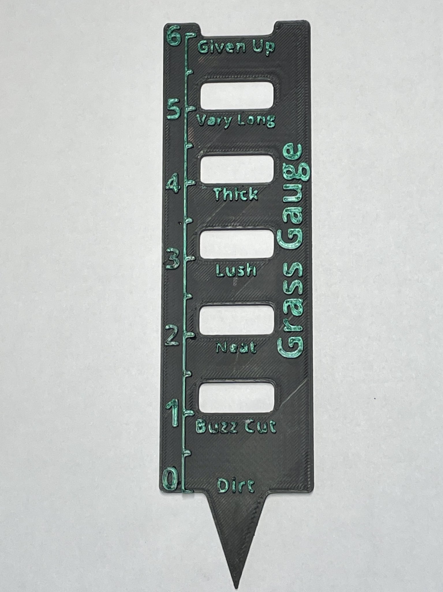 Thước đo chiều cao cỏ cho sân vườn xanh tươi