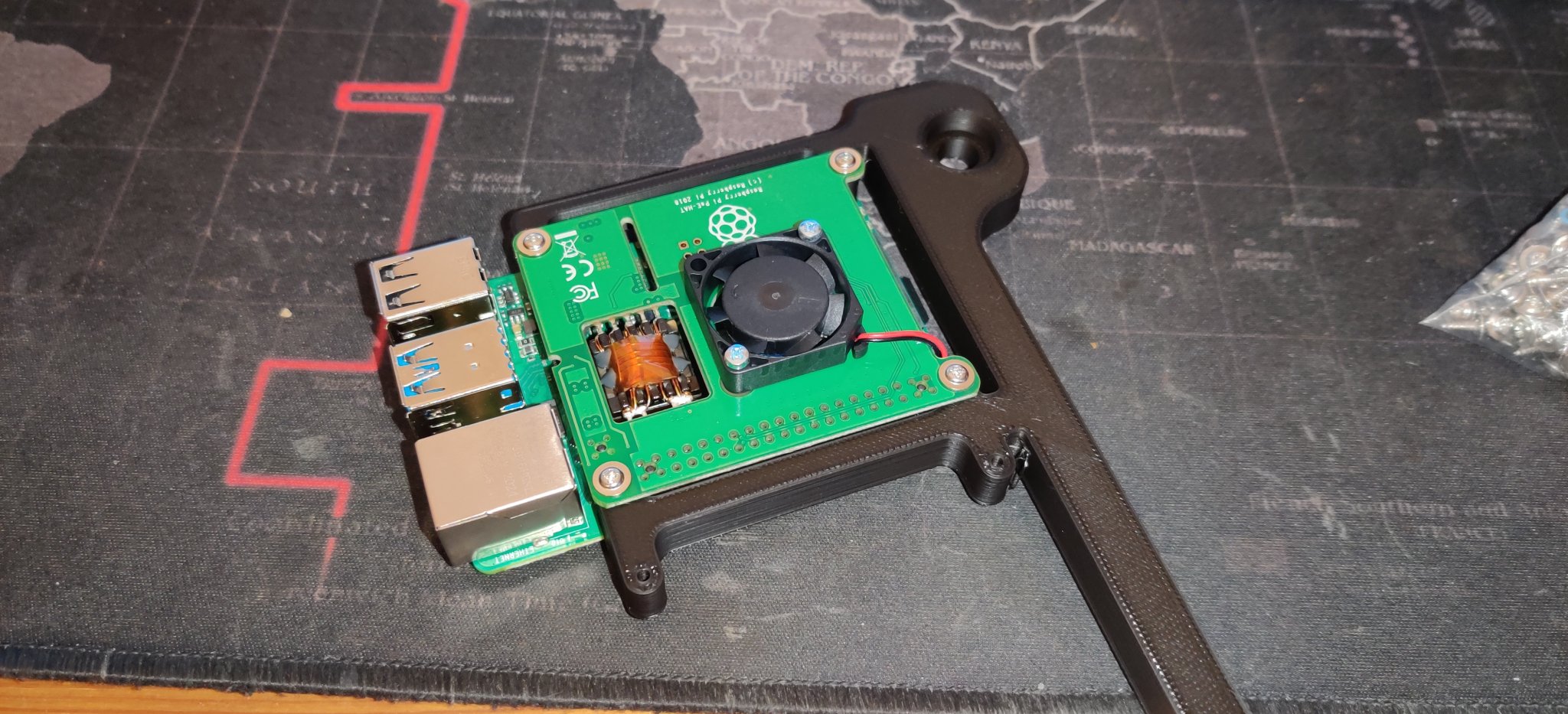 Giá đỡ cho cụm Raspberry Pi 3x với POE hat