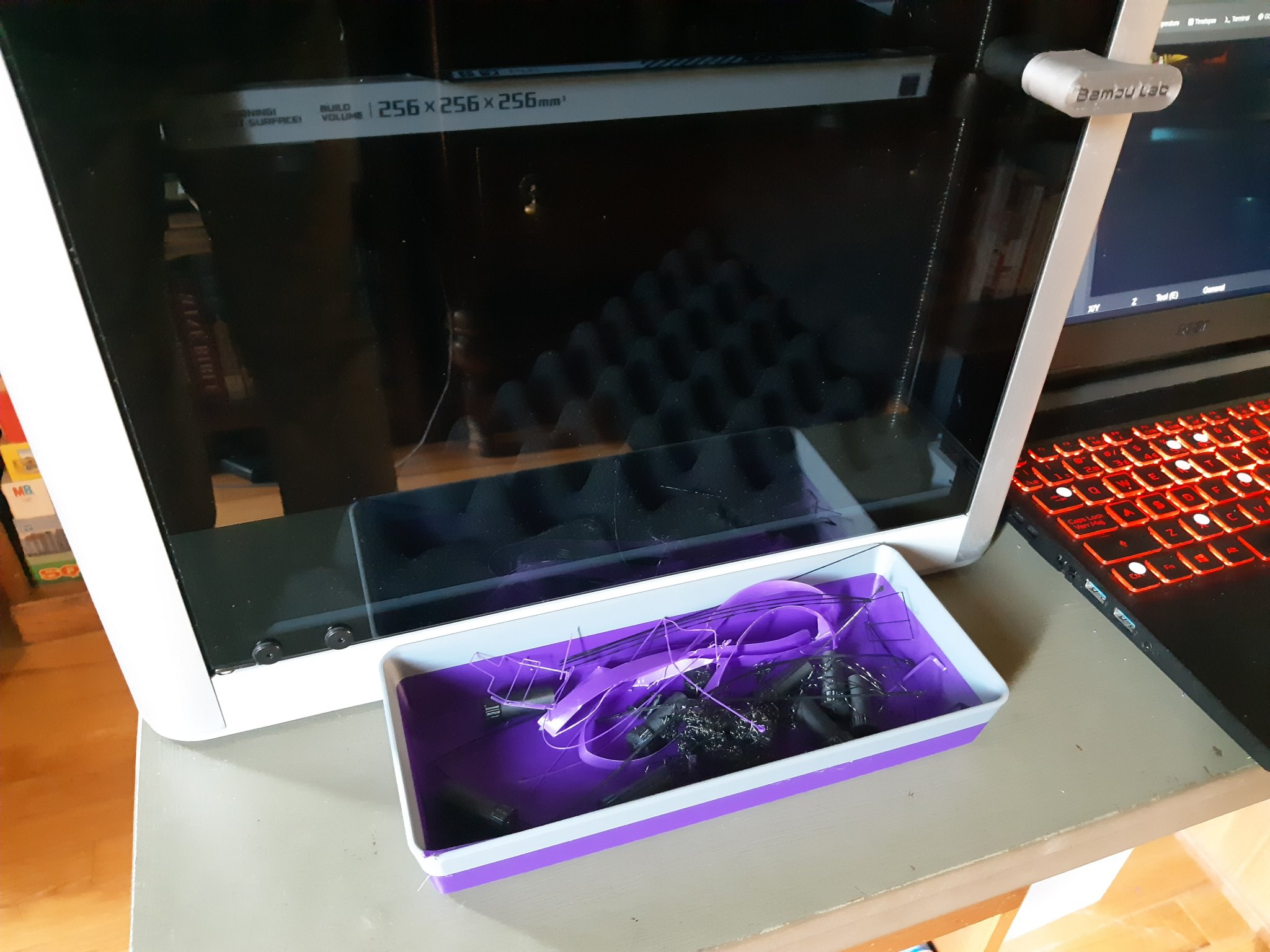 Thùng rác X1C để dưới cửa máy in 3D