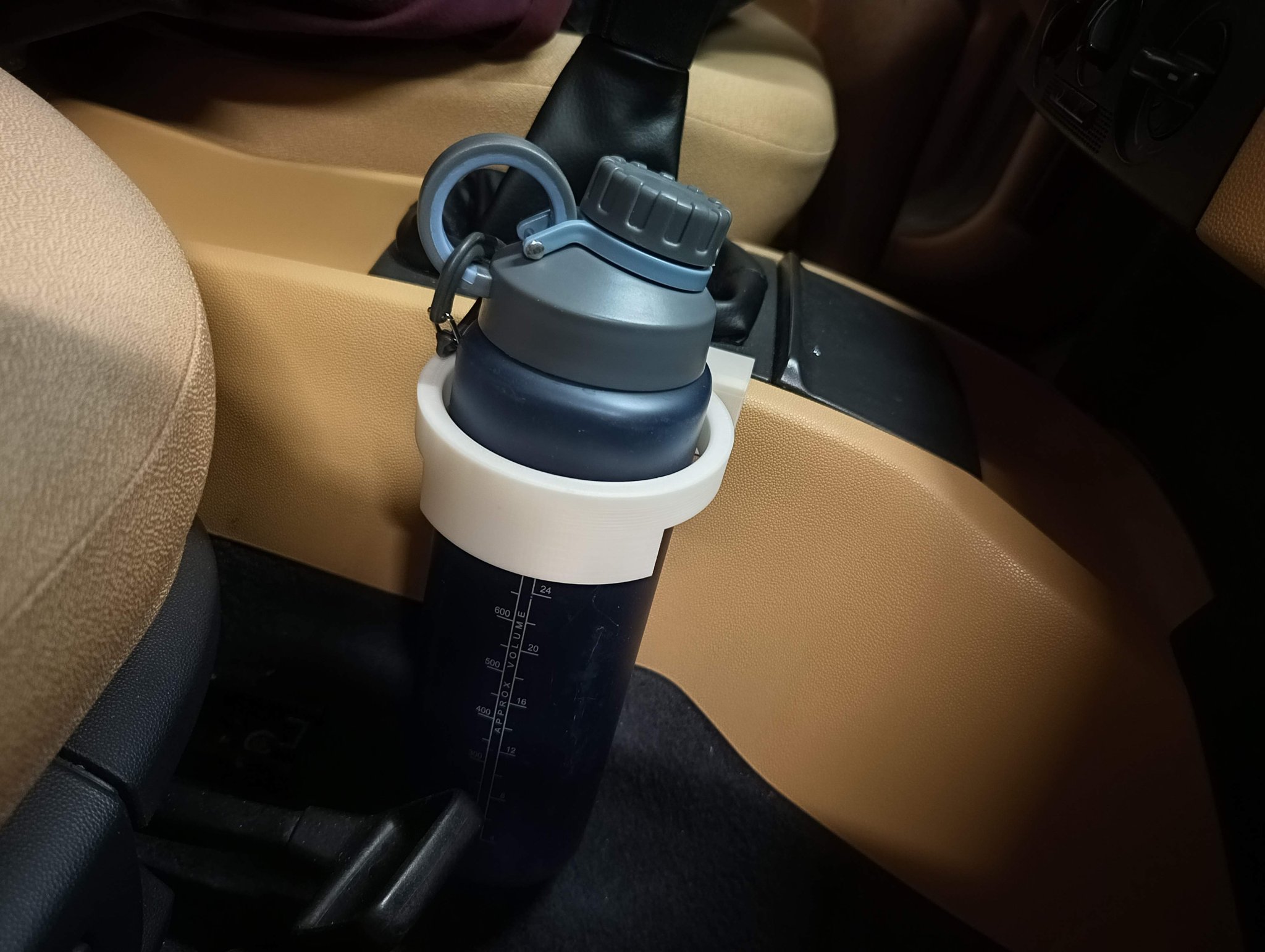 Giá đỡ chai nước trung tâm Skoda Fabia