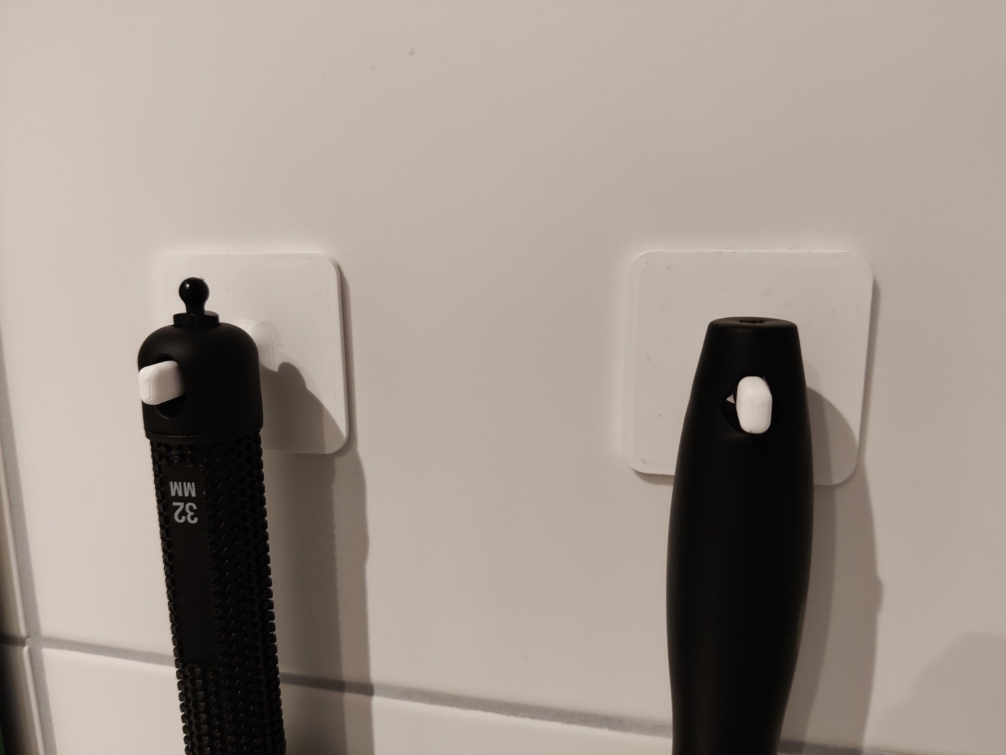 Giá đỡ cọ trang điểm đơn giản cho phòng tắm