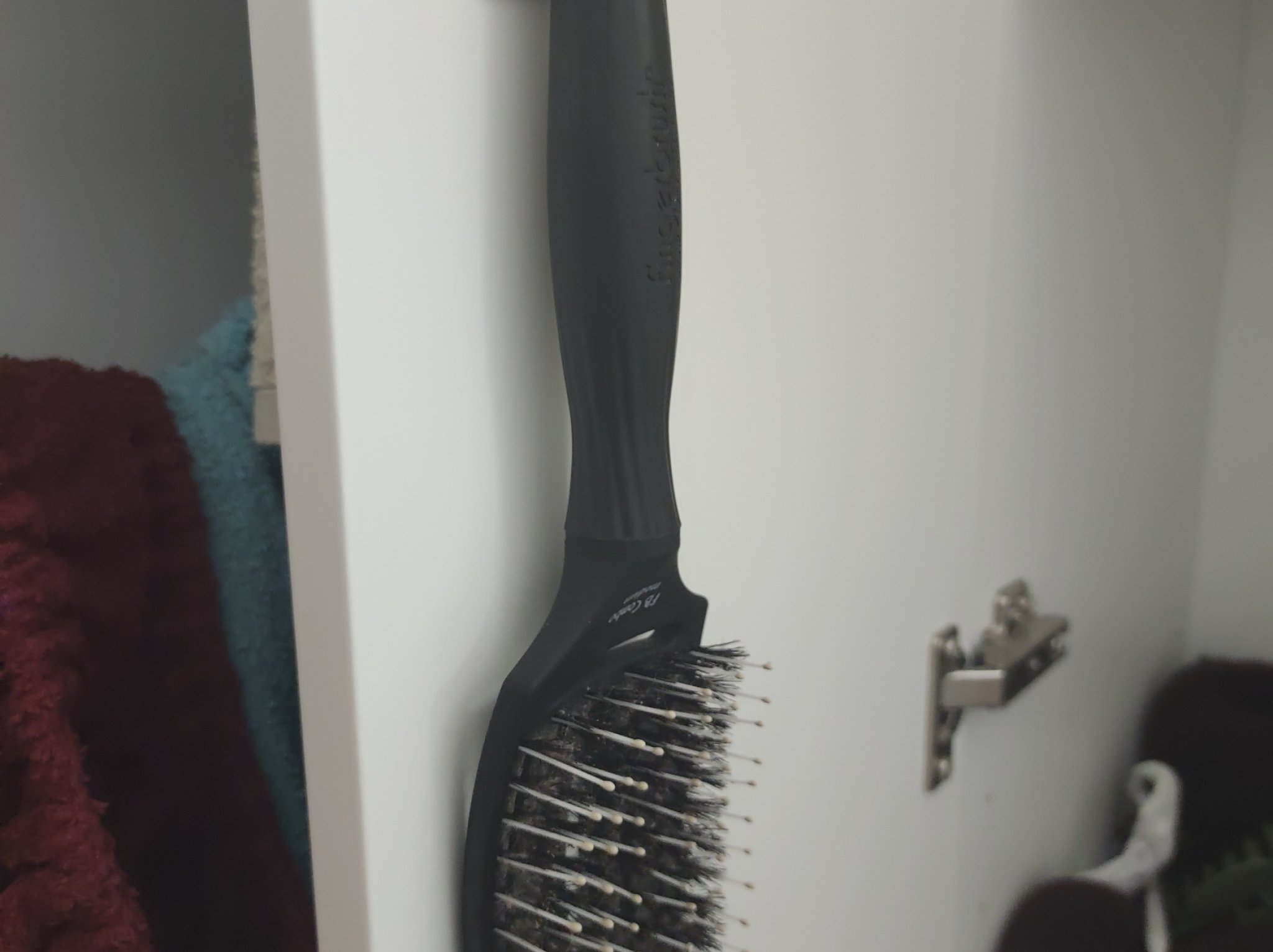 Giá treo bàn chải tóc đơn giản theo mẫu của Xammie