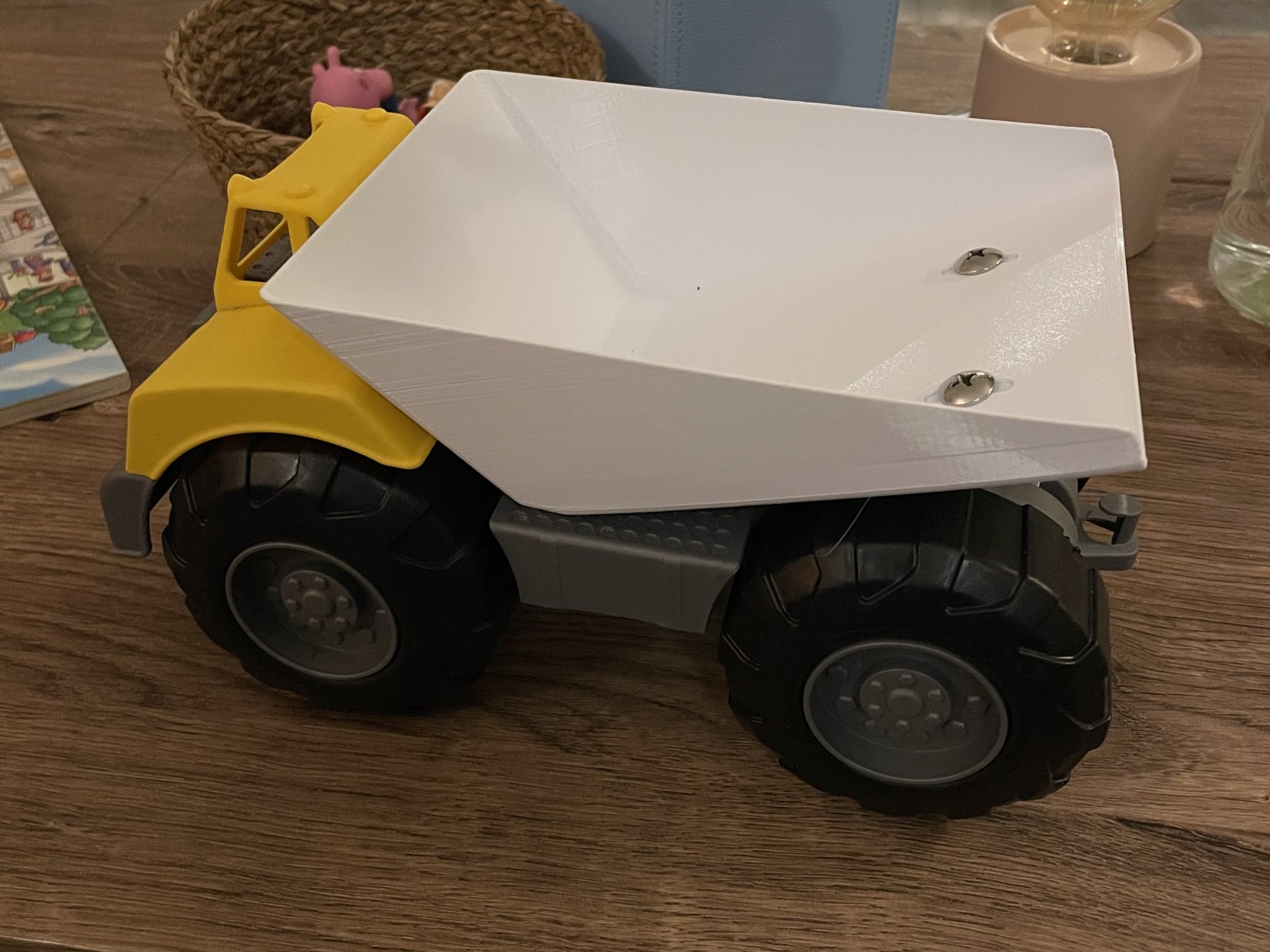 Giường và bản lề xe tải đồ chơi sửa chữa