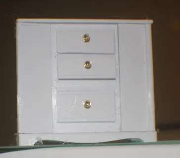 Tủ đồ chơi cho búp bê với ngăn kéo và cửa mở hoạt động