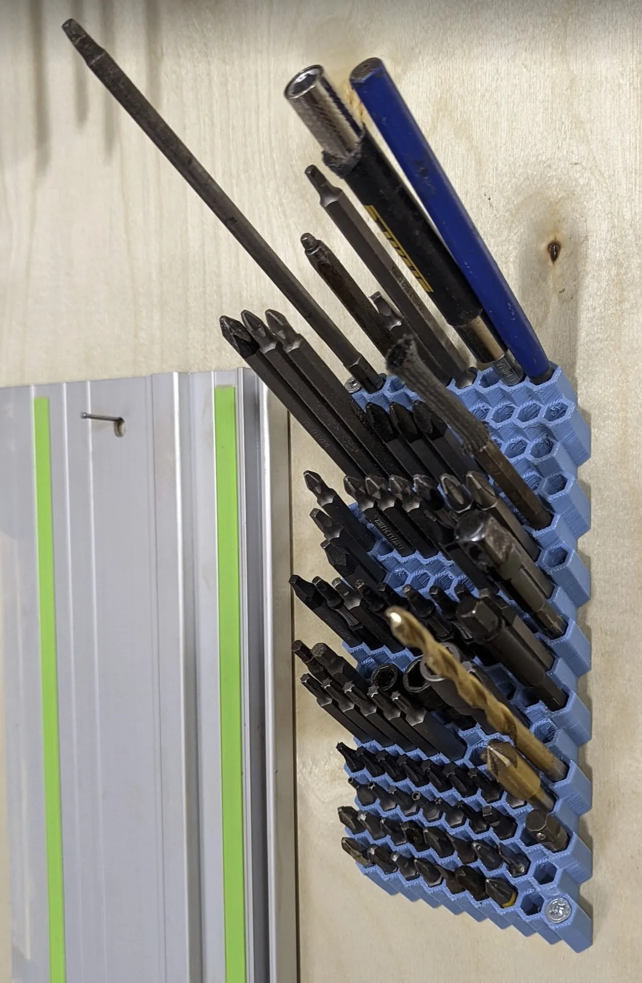 Giá đỡ bit vít hình tổ ong cho bề mặt thẳng đứng