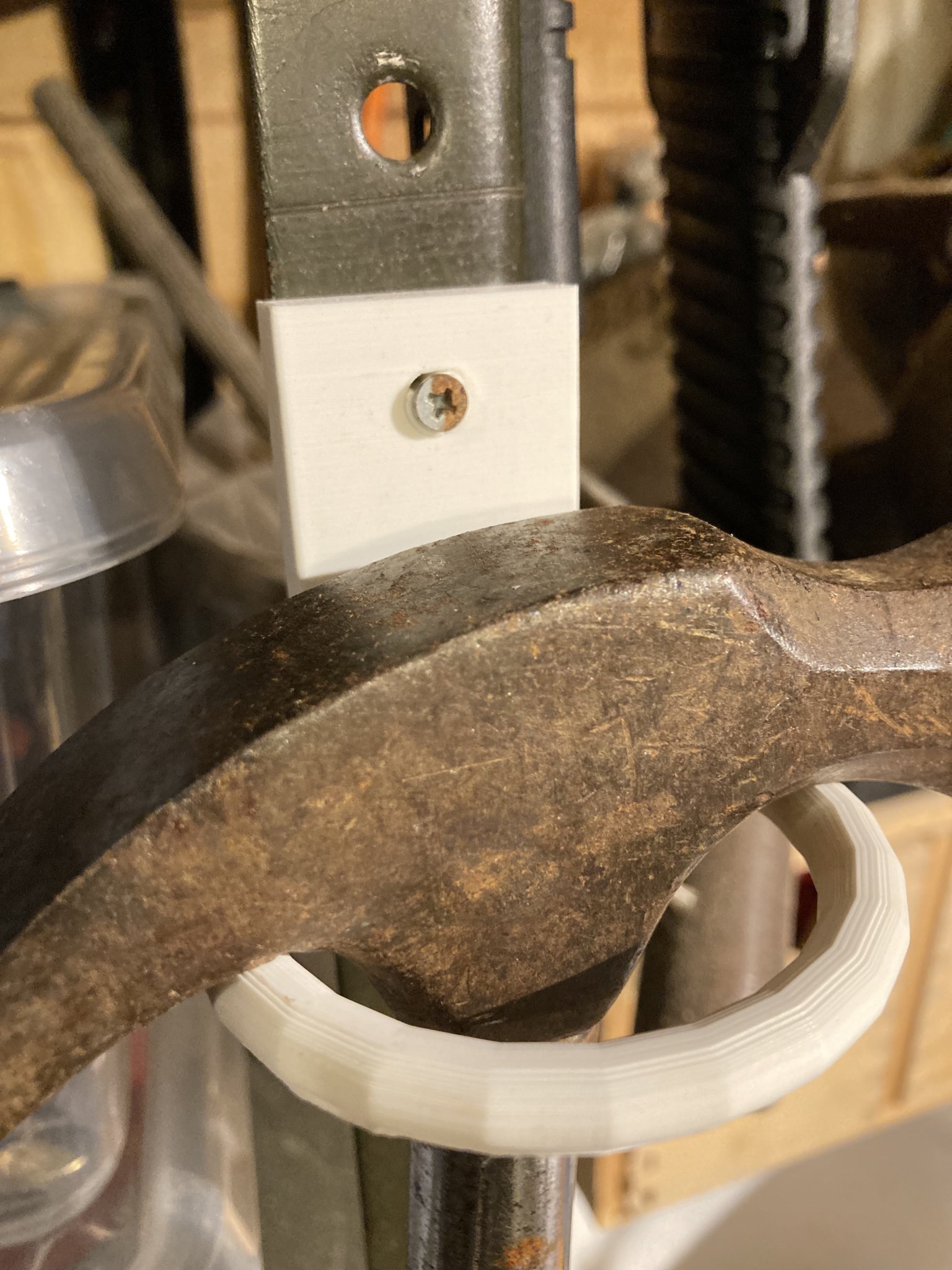 Giá đỡ búa thiết kế trong SketchUp với lỗ gắn tường