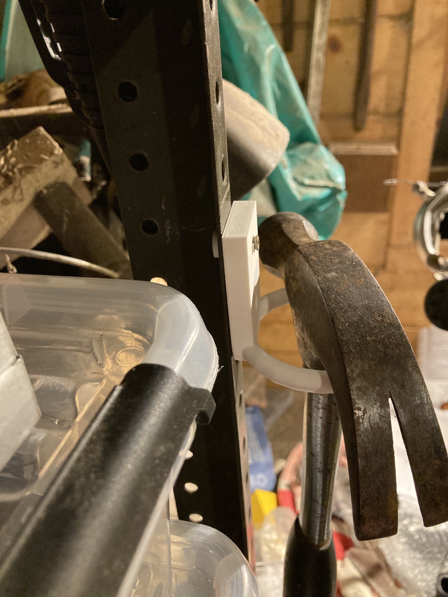 Giá đỡ búa thiết kế trong SketchUp với lỗ gắn tường