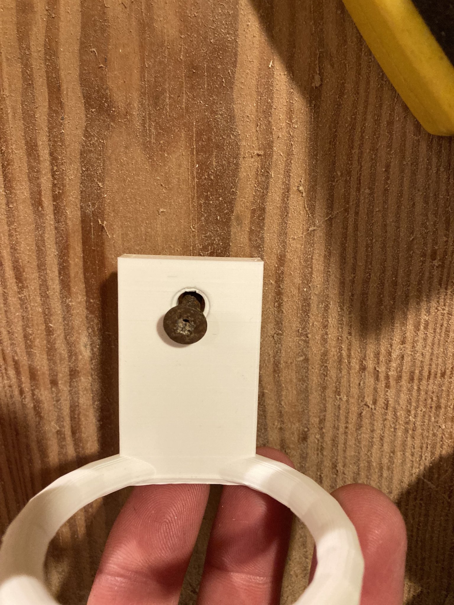 Giá đỡ búa thiết kế trong SketchUp với lỗ gắn tường