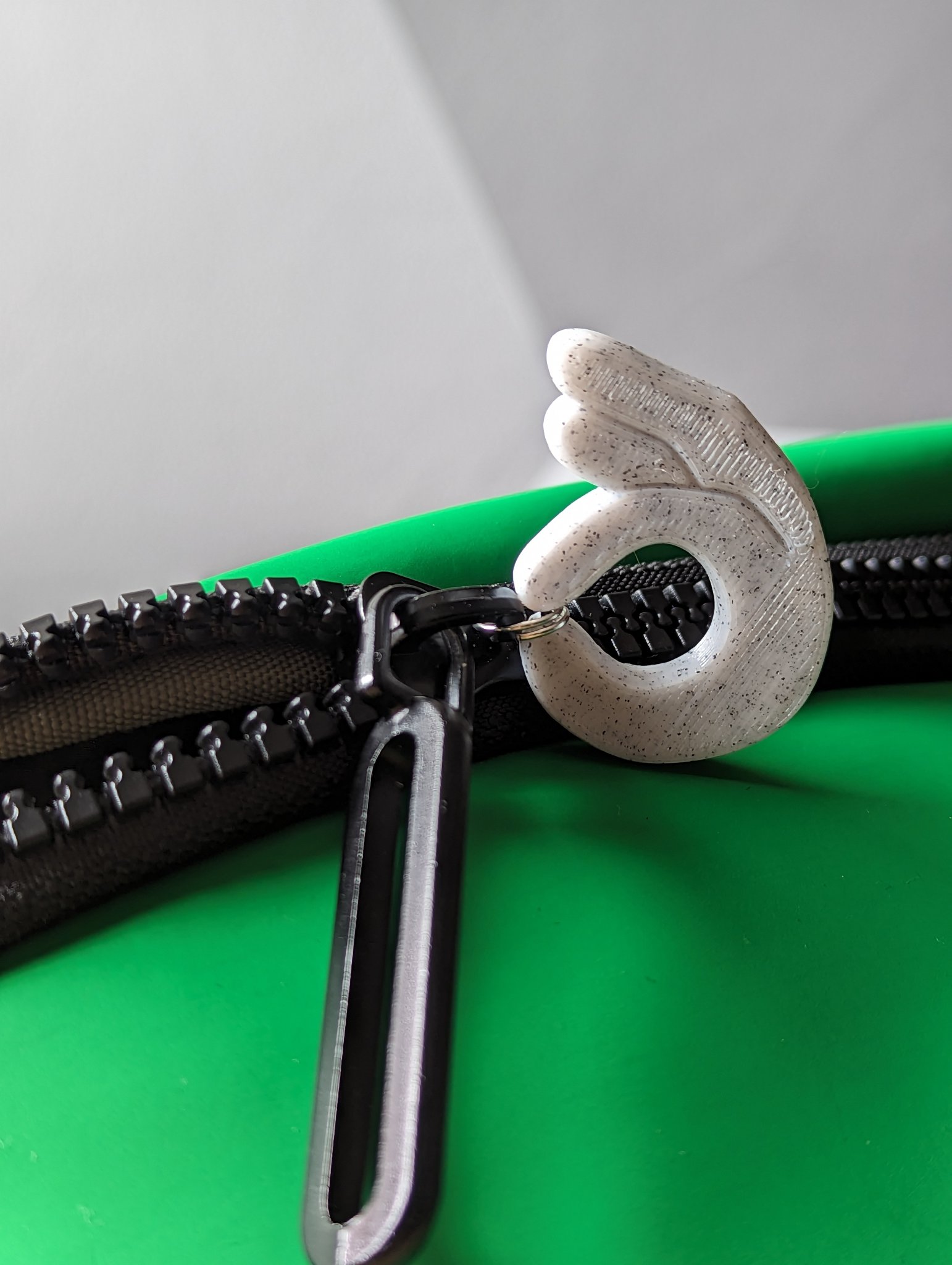 Khóa kéo Okay với vòng kim loại hỗ trợ bền bỉ