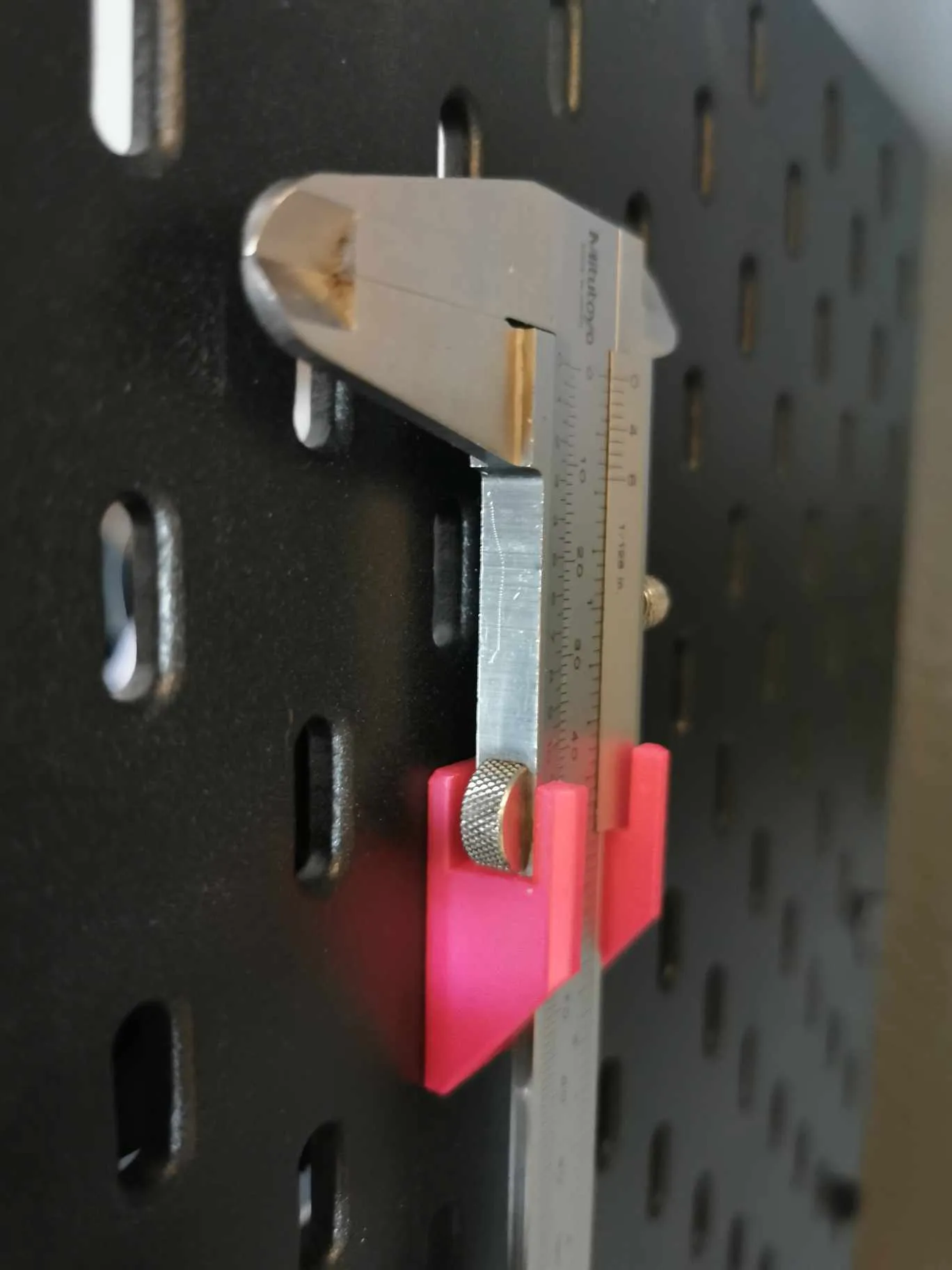 Giá đỡ thước kẹp Skadis cho Mitutoyo