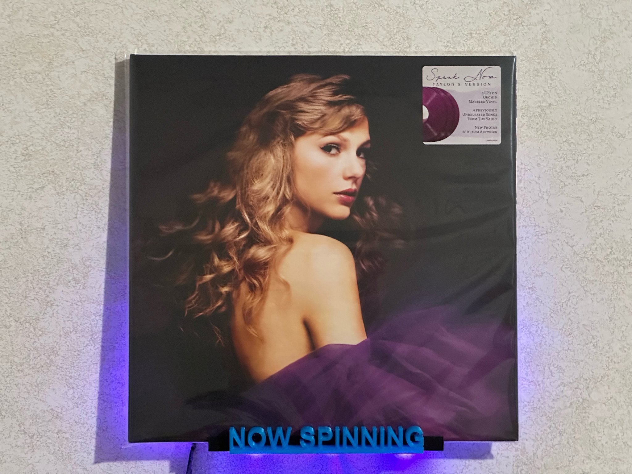 Giá đỡ đĩa vinyl treo tường không sử dụng vít với chữ cái...