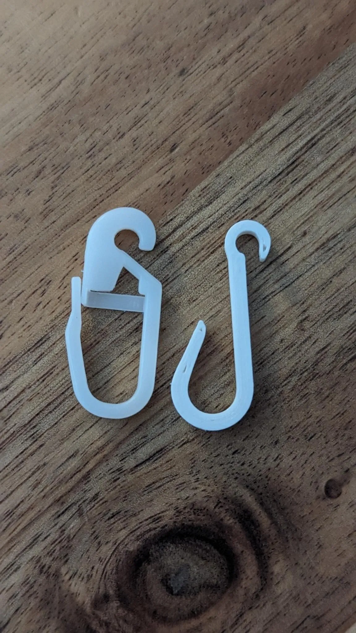 Kẹp rèm Adria Adora 2021 bền bỉ cho trải nghiệm tốt hơn