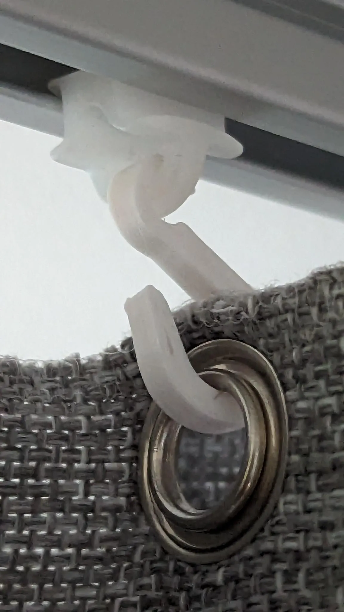 Kẹp rèm Adria Adora 2021 bền bỉ cho trải nghiệm tốt hơn