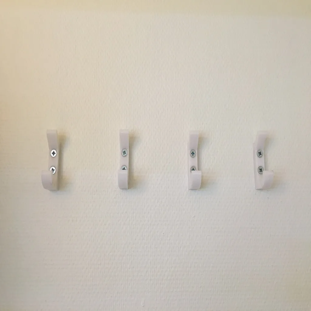 Móc đôi đơn giản với hai lỗ vít