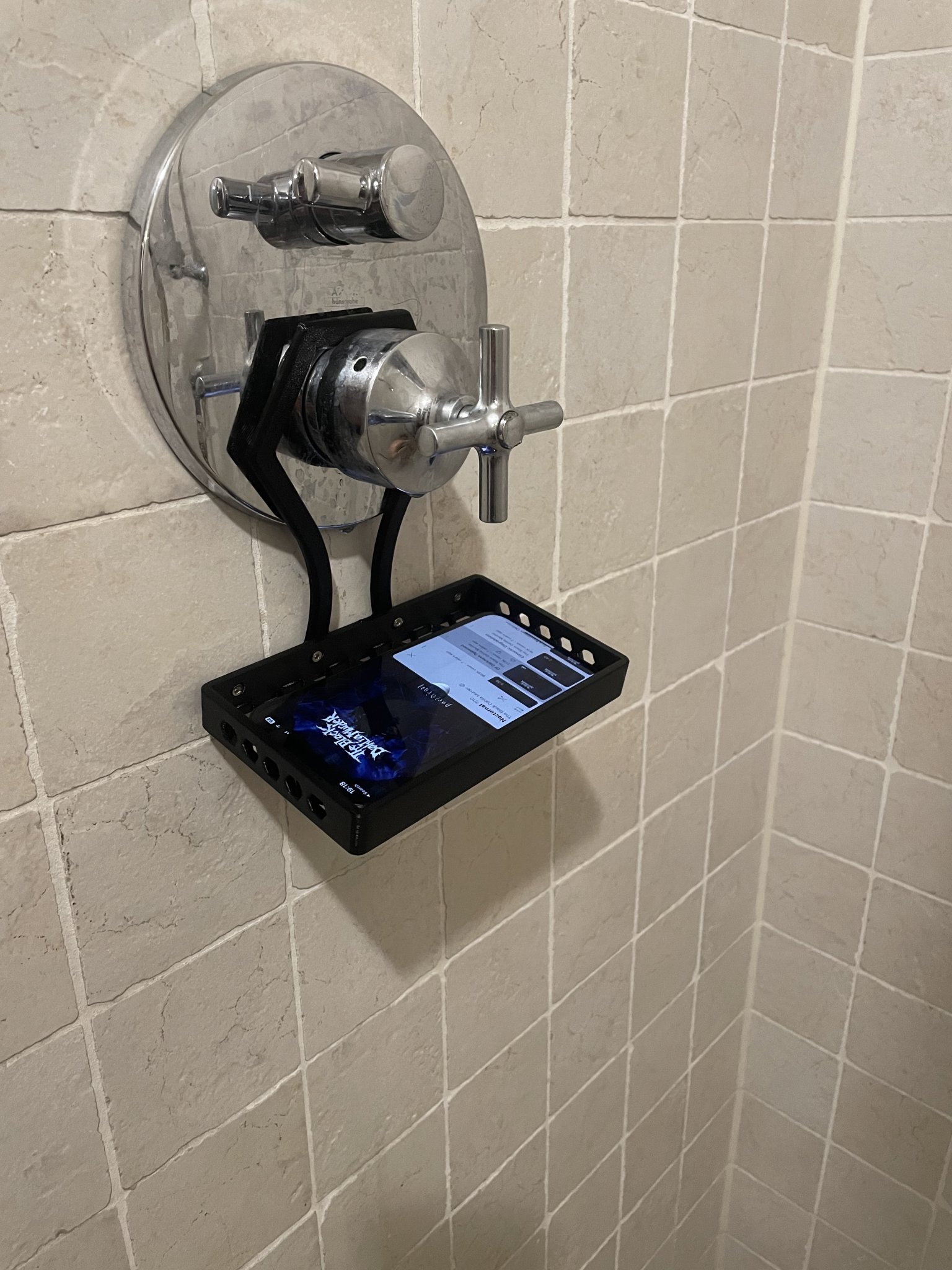 Giá đỡ điện thoại thông minh trong phòng tắm