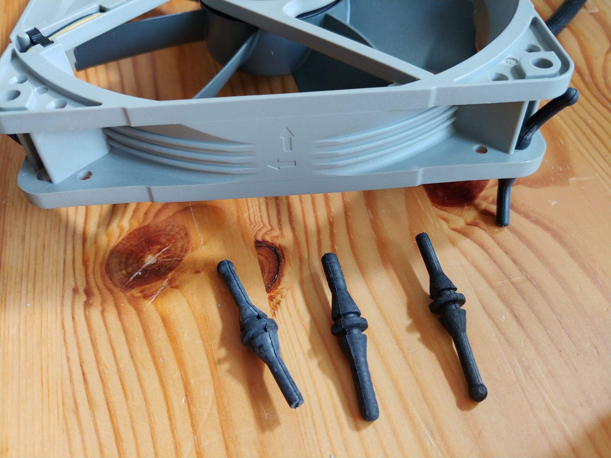 Giá đỡ quạt tăng áp tản nhiệt với nam châm cho chiều rộng ...