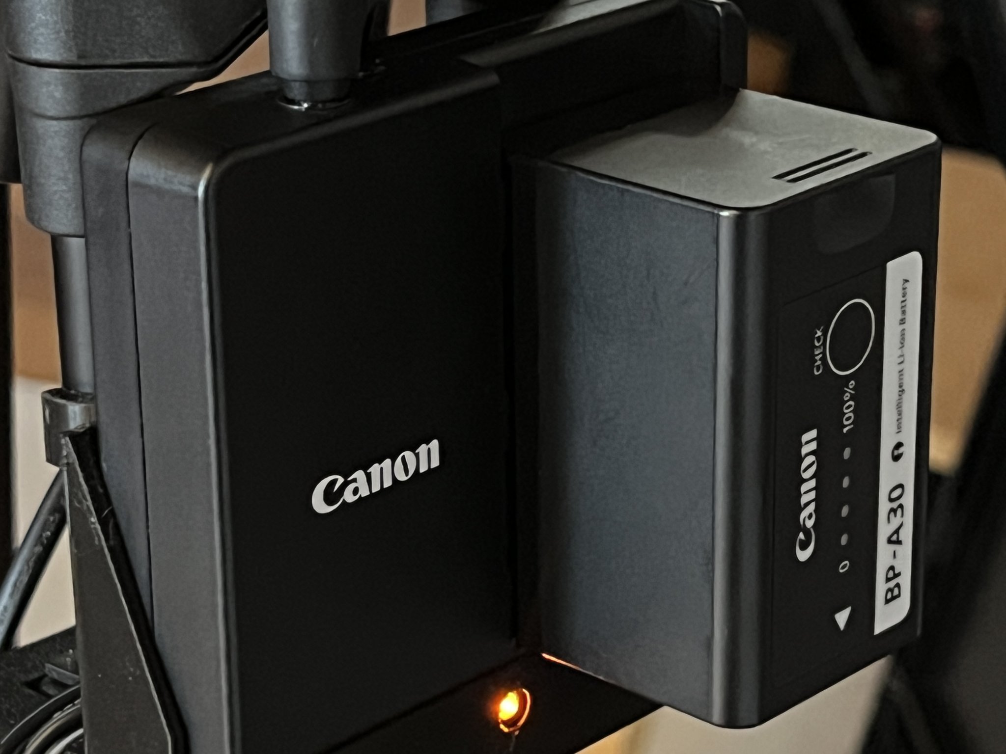 Giá đỡ chân máy Powerbrick cho Canon XF-605