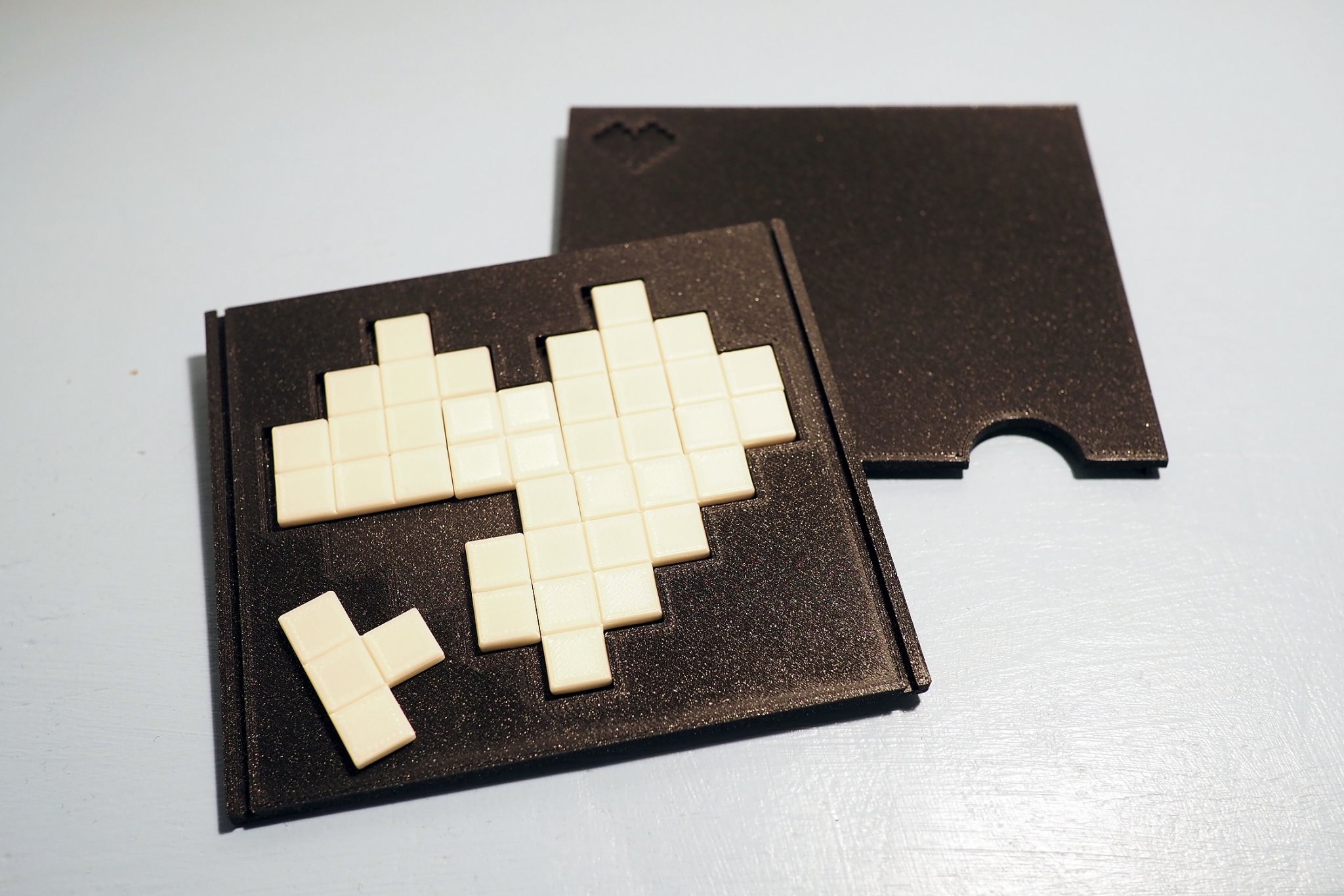 Câu đố trái tim Tetris trong hộp quà