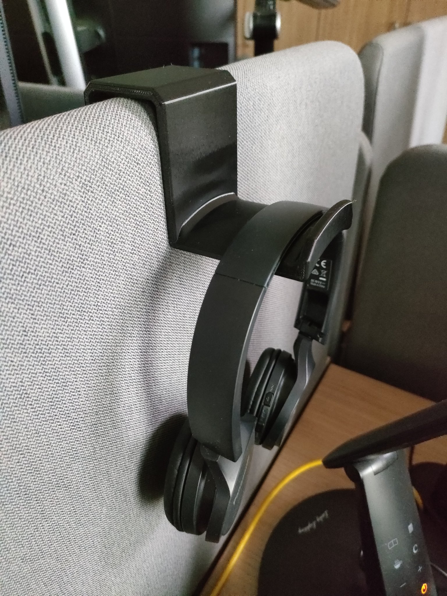 Giá đỡ tai nghe gắn trên vách ngăn văn phòng