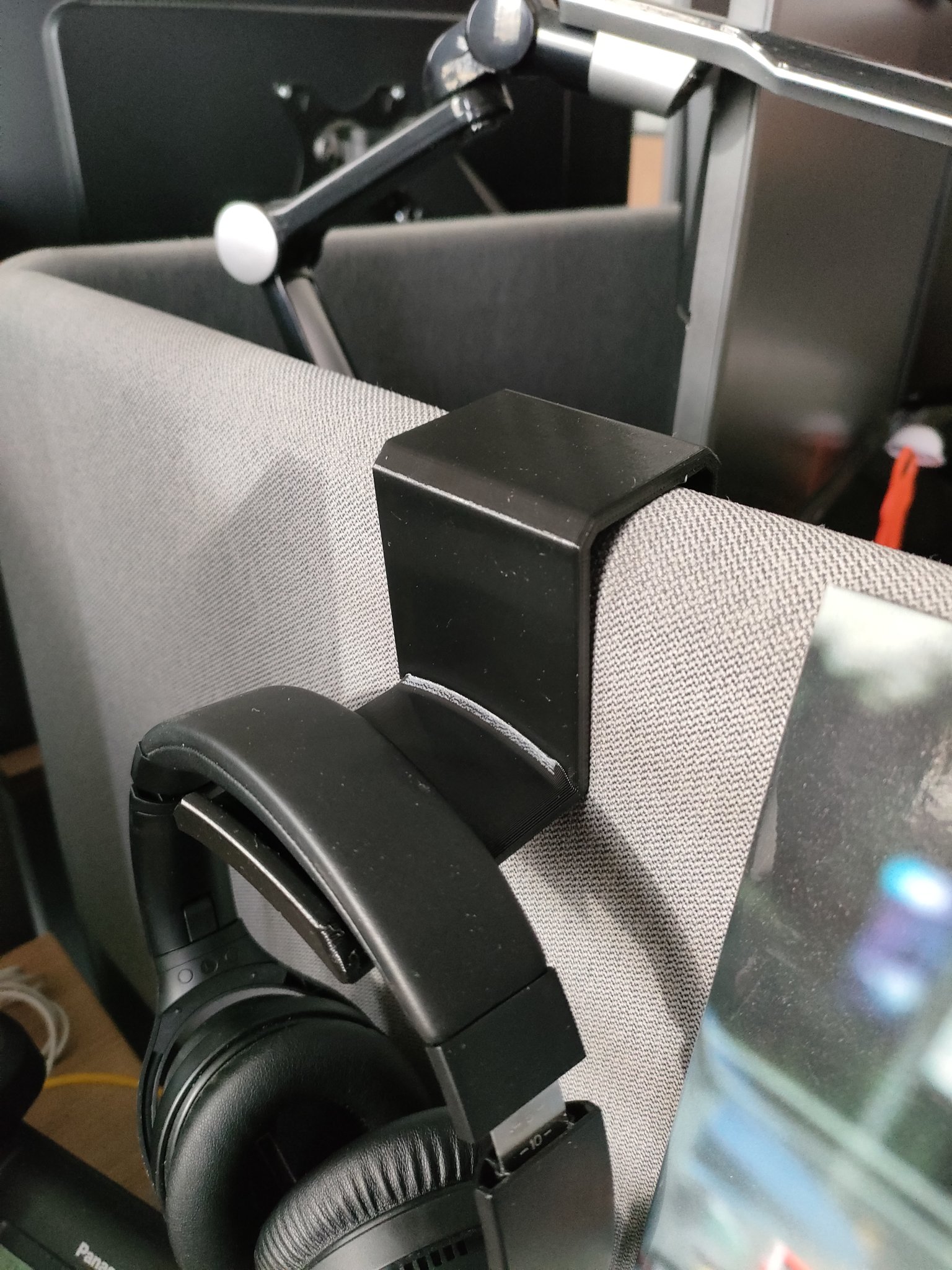 Giá đỡ tai nghe gắn trên vách ngăn văn phòng