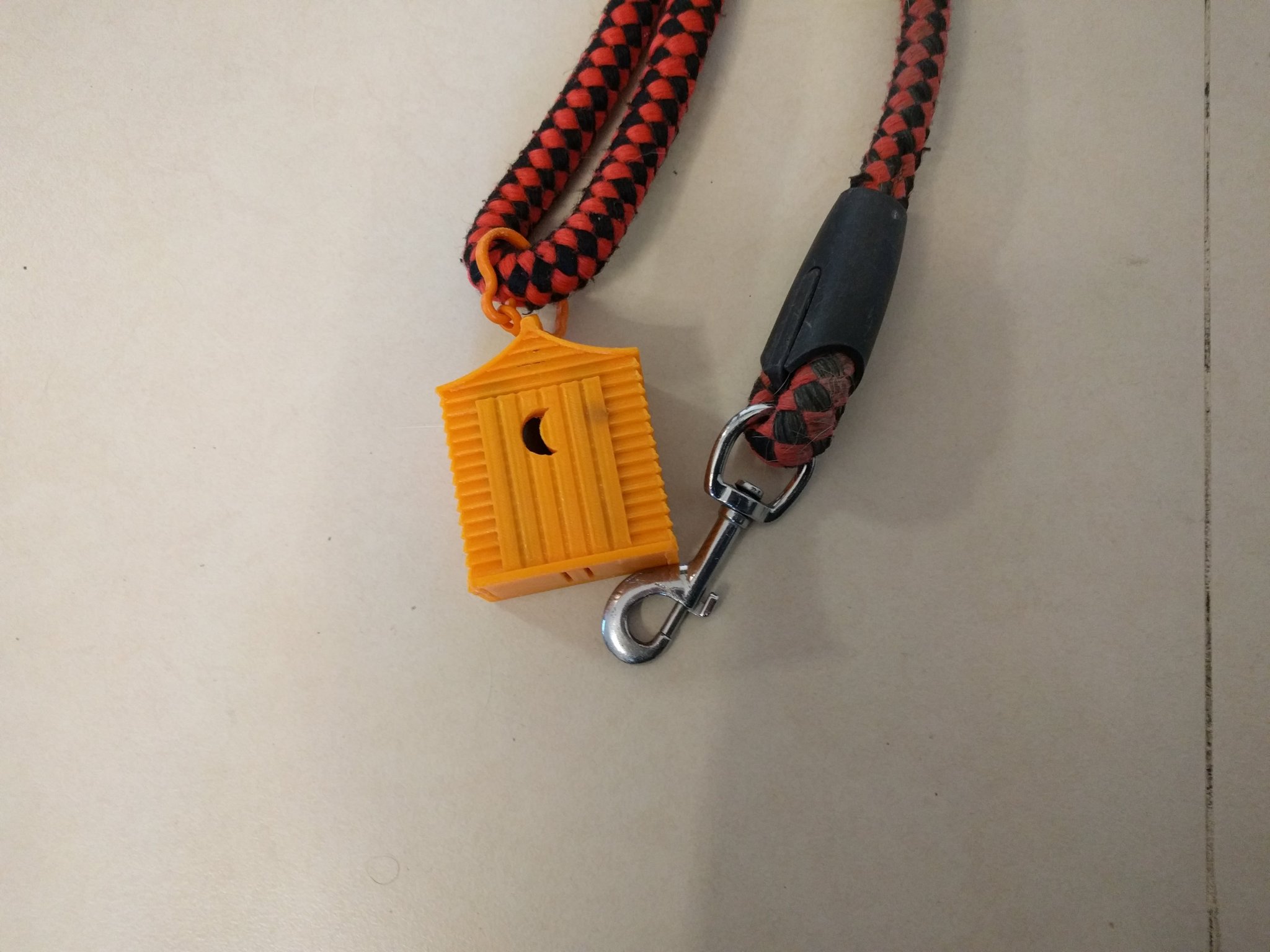 Máy phân phát túi phân hình nhà vệ sinh cho thú cưng