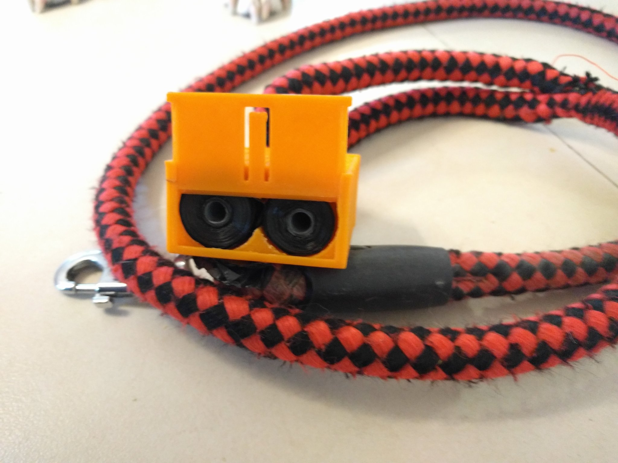 Máy phân phát túi phân hình nhà vệ sinh cho thú cưng