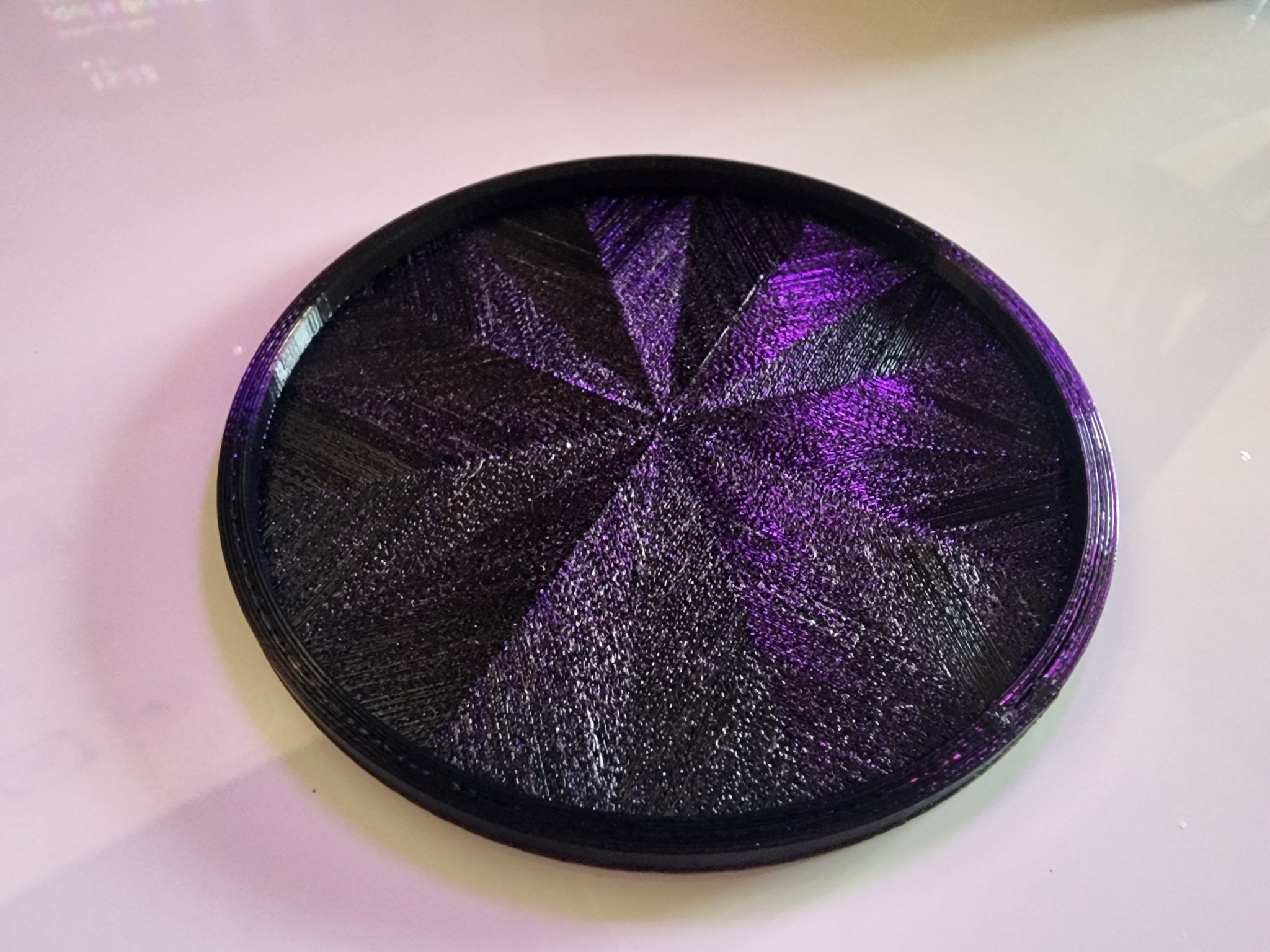 Giá để ly đơn giản với thiết kế nhẹ nhàng