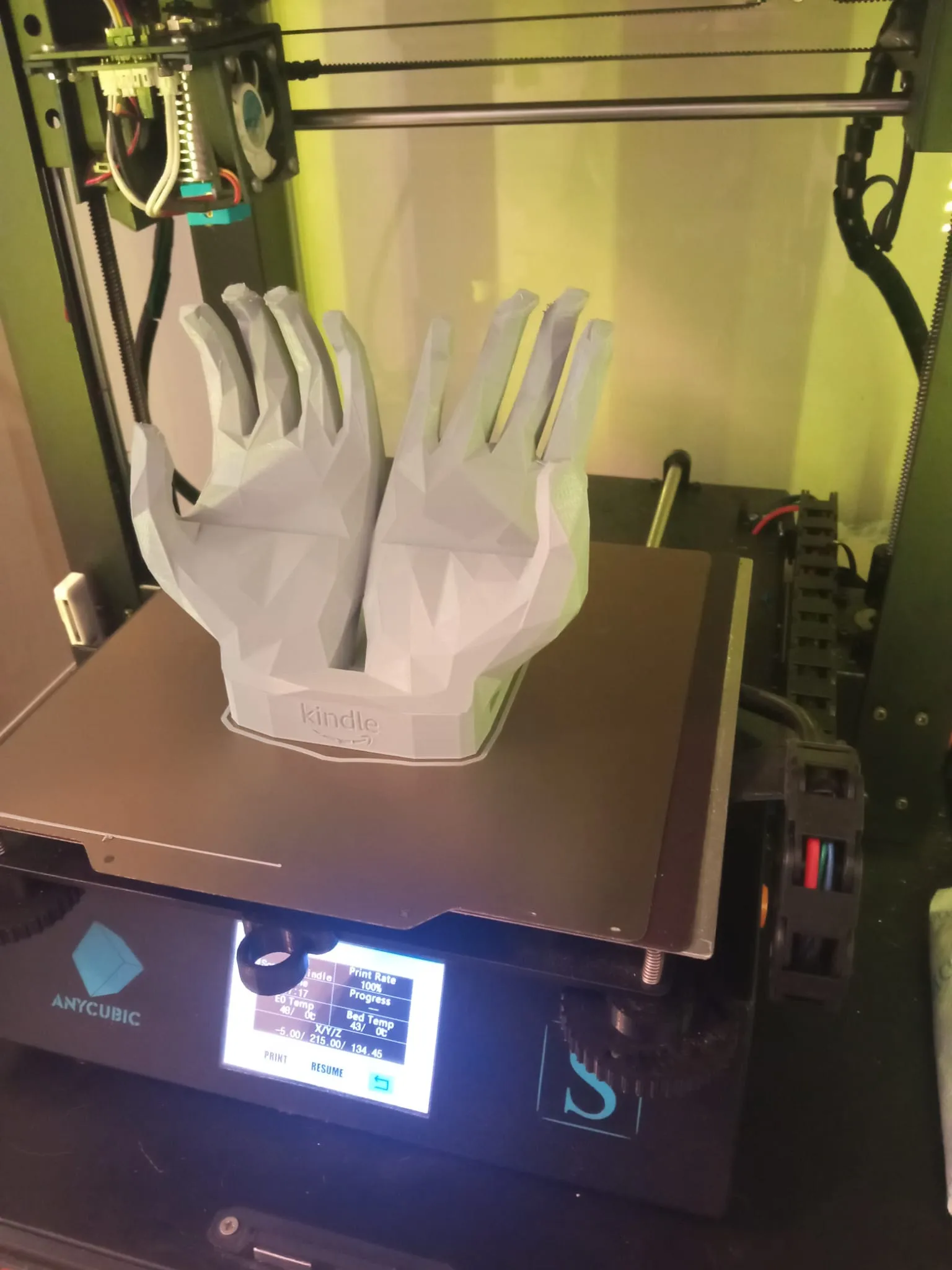 Giá đỡ tay low poly cho Kindle, tablet và điện thoại di động