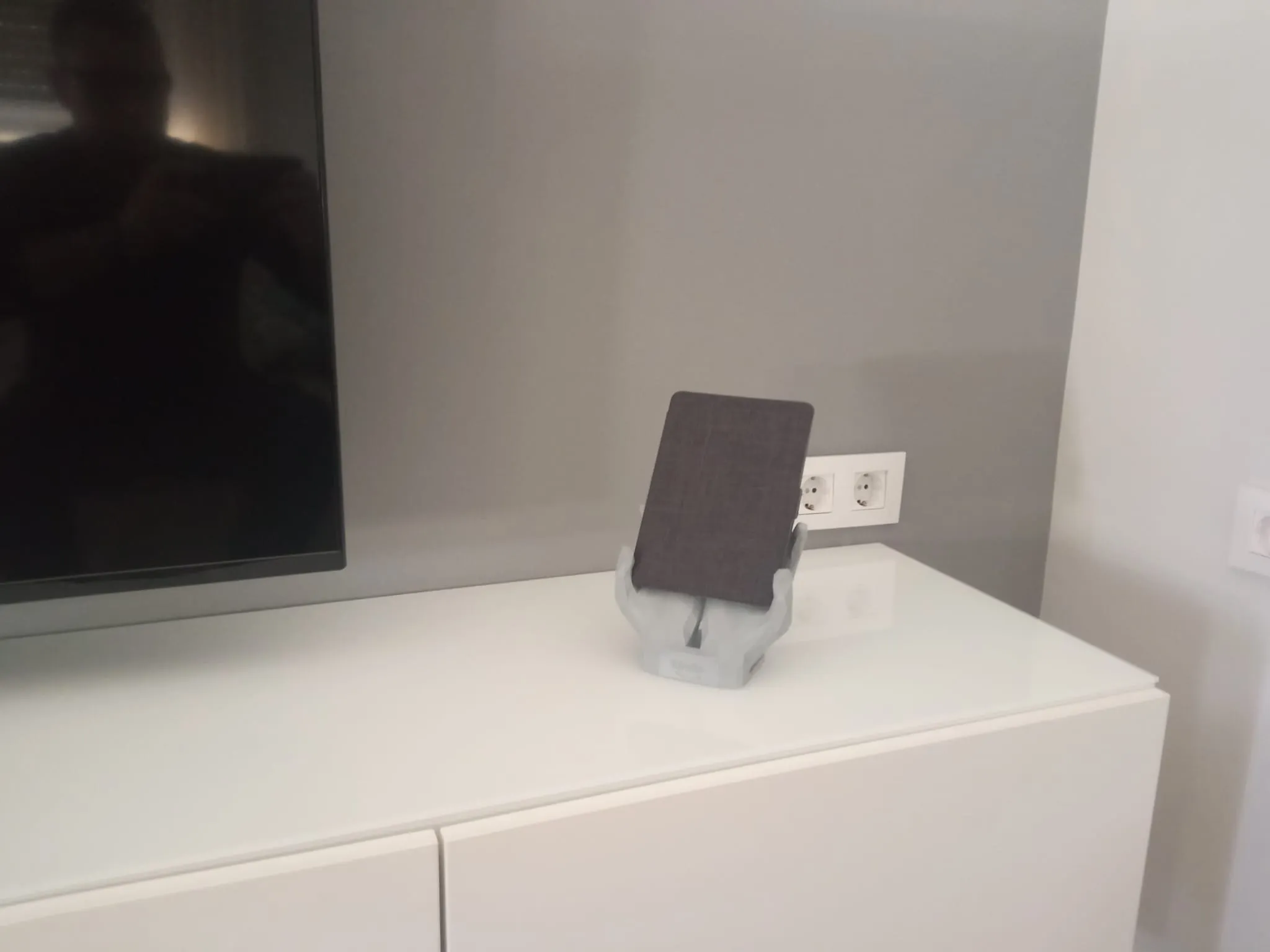 Giá đỡ tay low poly cho Kindle, tablet và điện thoại di động