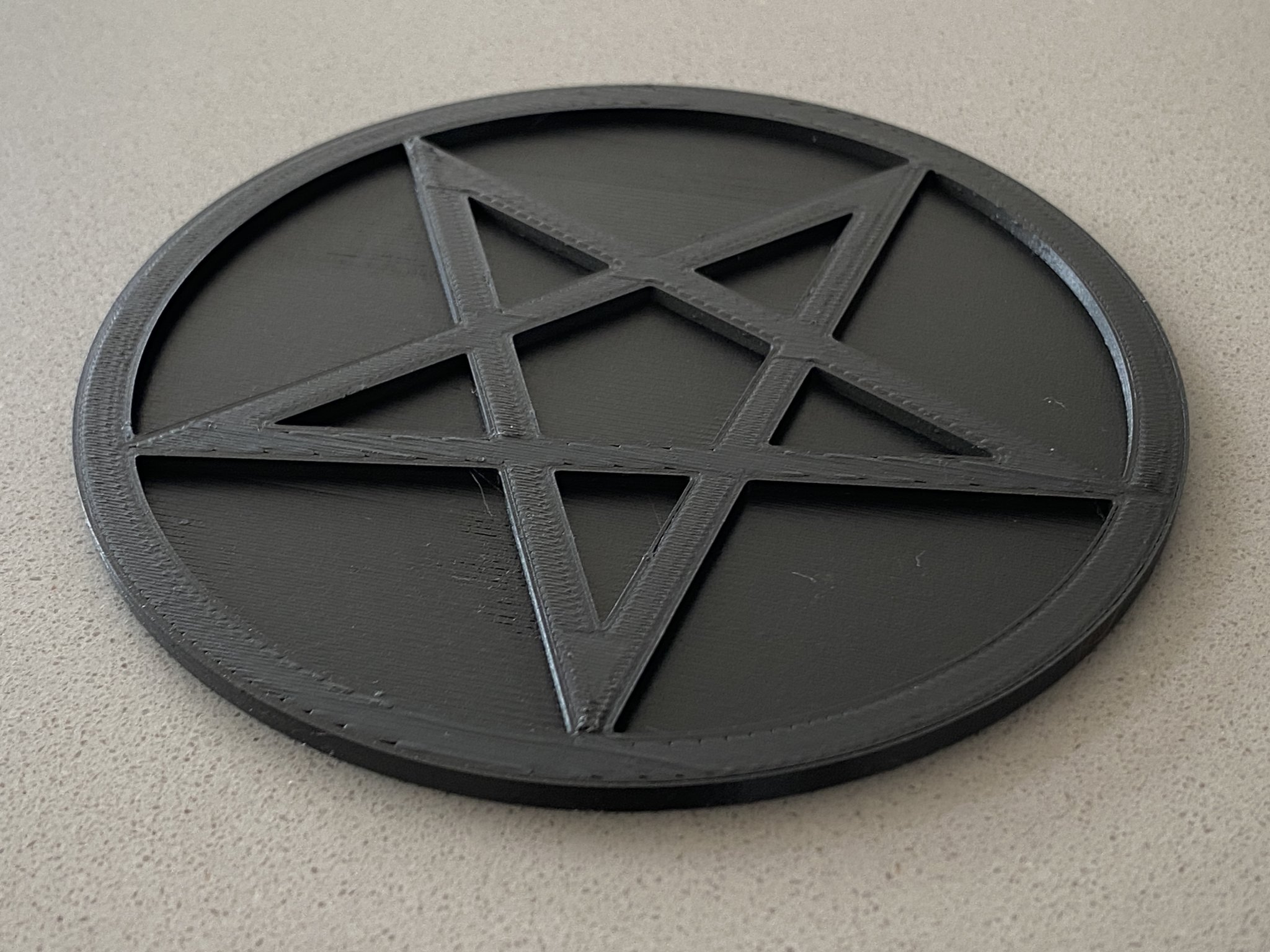 Giá đỡ cốc hình pentagram cho bàn làm việc