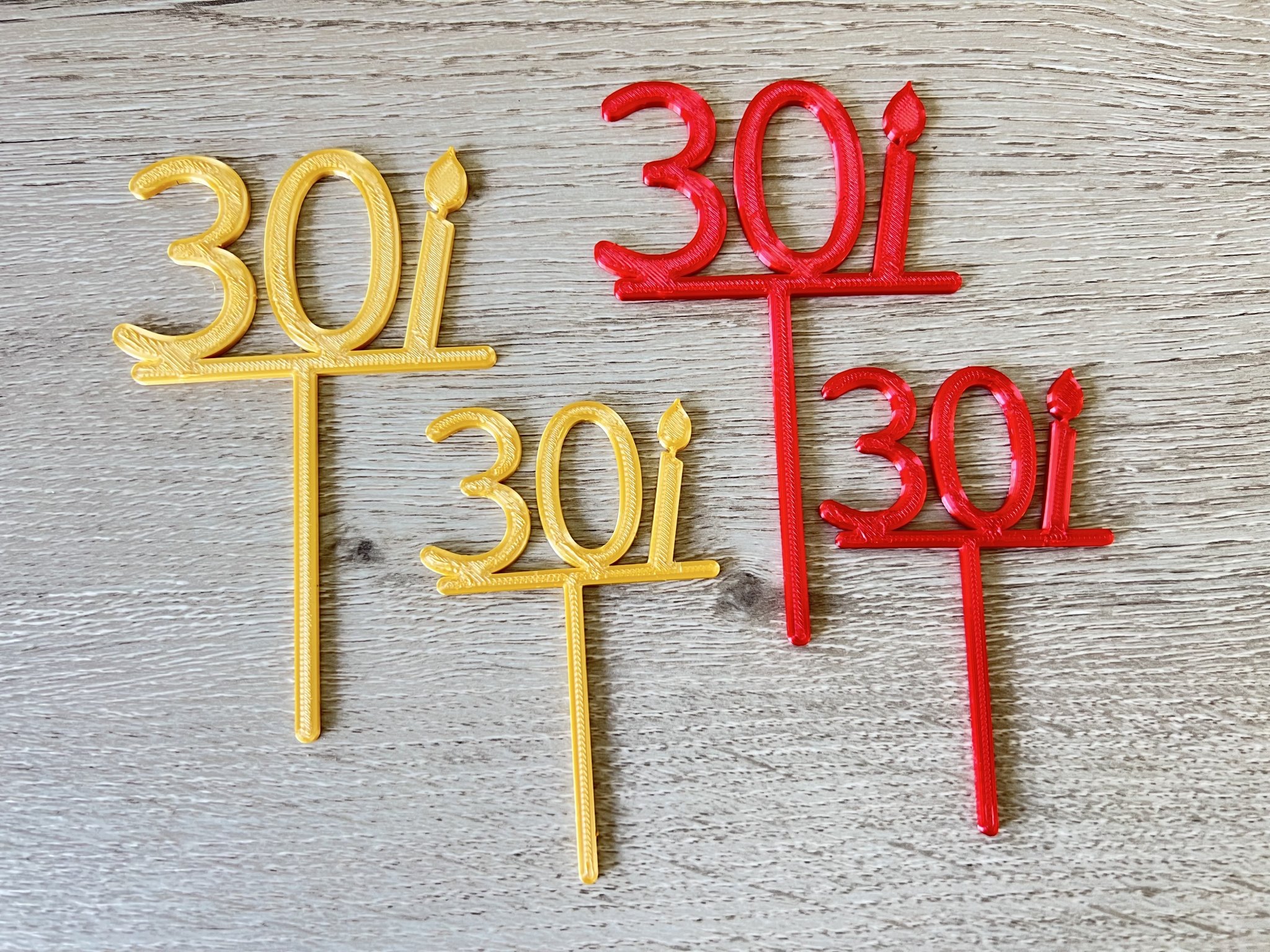 Trang trí bánh sinh nhật 30 tuổi với 2 kích thước khác nhau