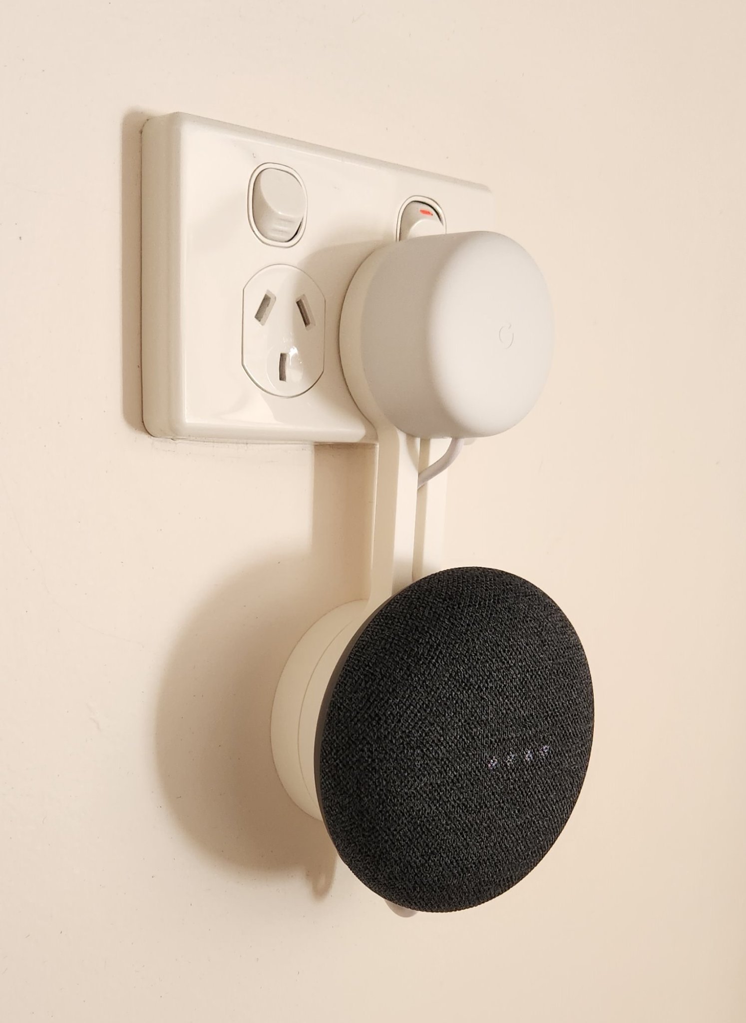 Giá đỡ ổ cắm tường cho loa Google Nest Mini