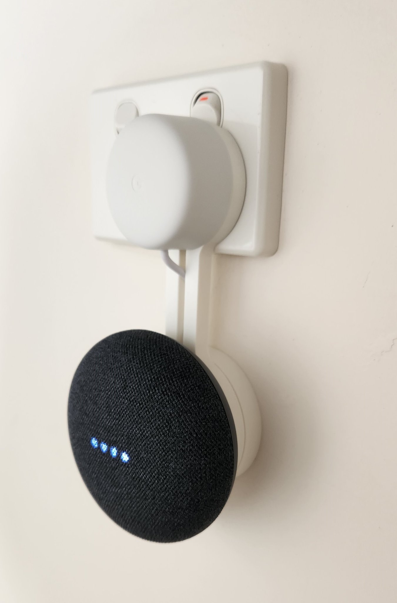 Giá đỡ ổ cắm tường cho loa Google Nest Mini