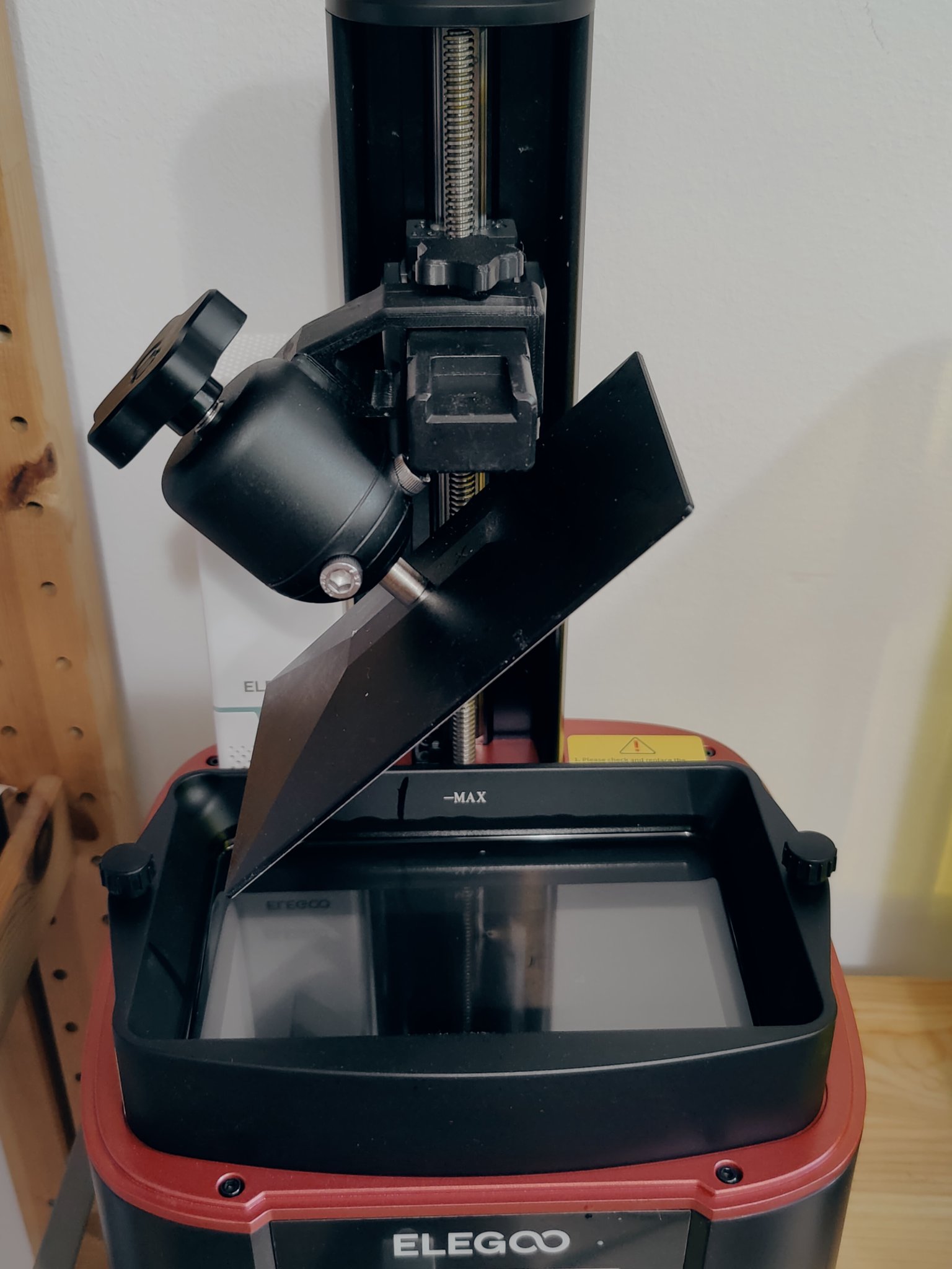 Giá đỡ đĩa in 3D Elegoo Mars 3 với hỗ trợ nhỏ giọt 45°