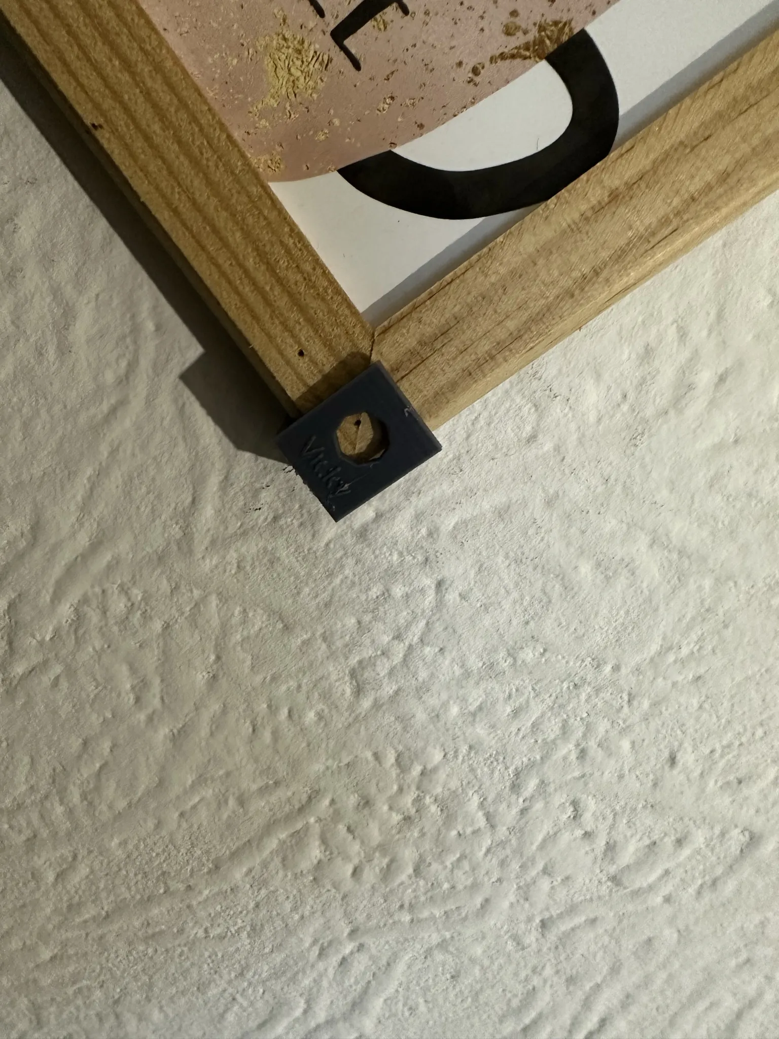 Giá treo tường nhỏ cho bảng nhẹ