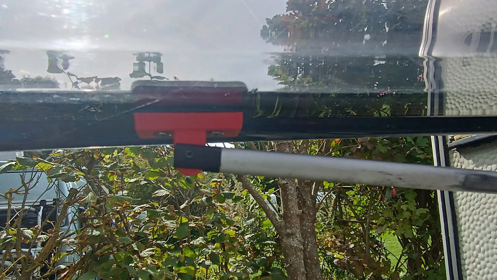 Giá đỡ cửa sổ cho xe caravan và xe hơi