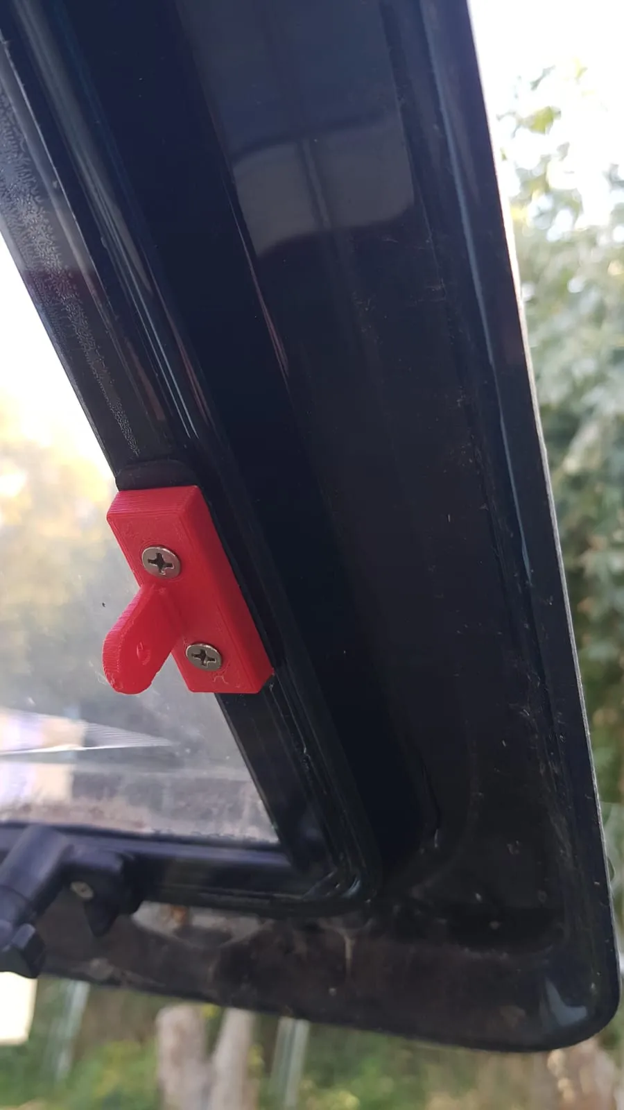 Giá đỡ cửa sổ cho xe caravan và xe hơi