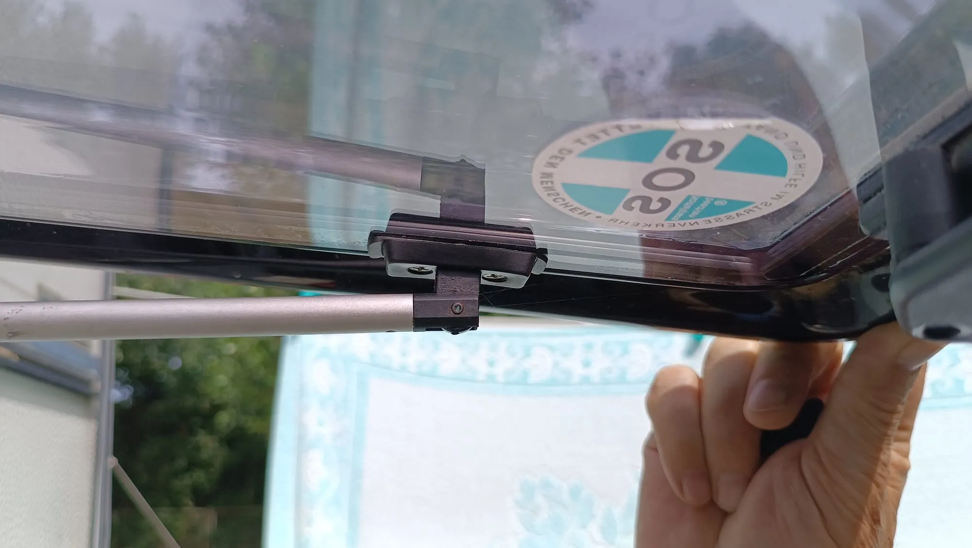 Giá đỡ cửa sổ cho xe caravan và xe hơi