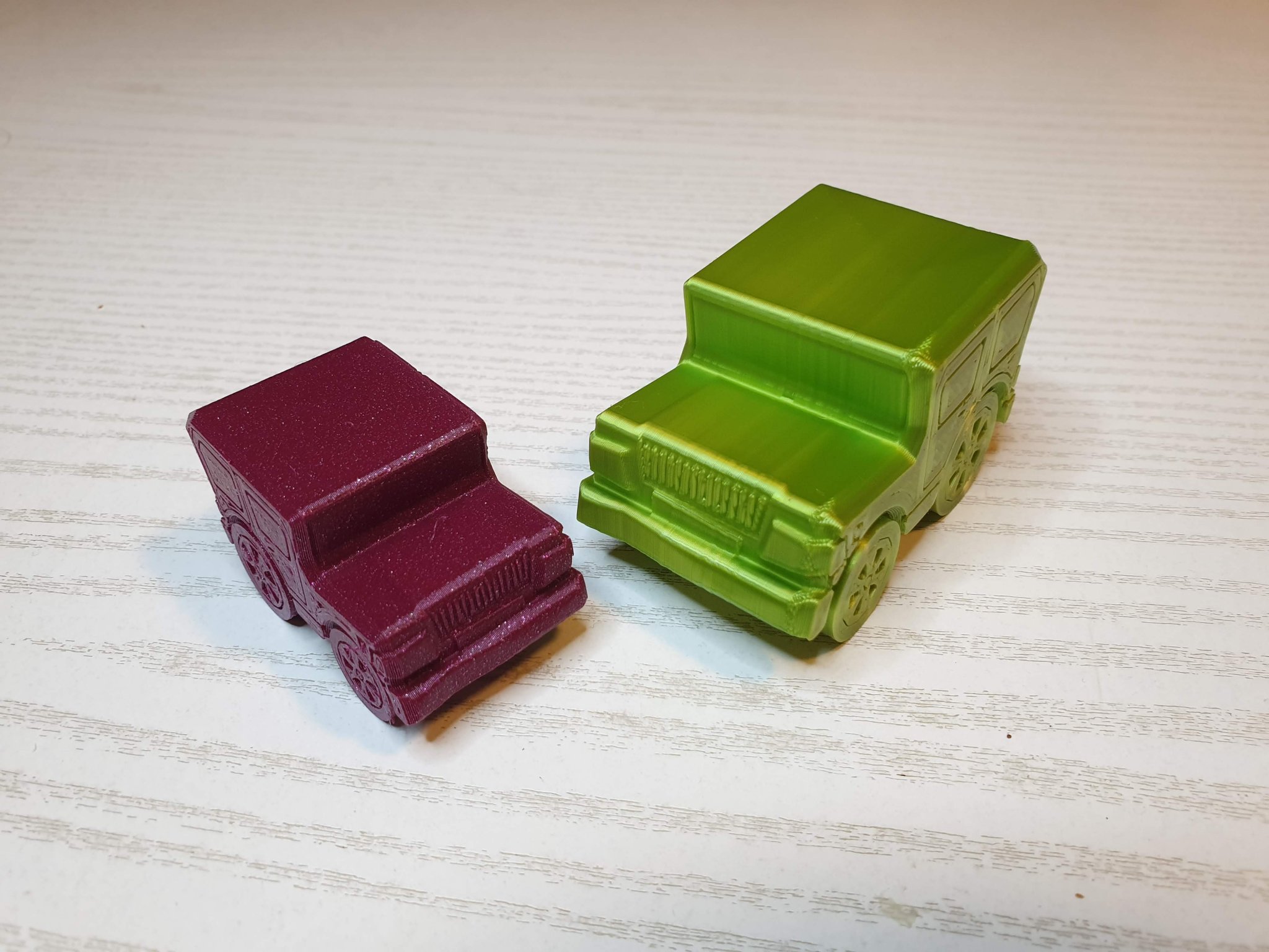 Xe ô tô đồ chơi in tại chỗ với thiết kế ngộ nghĩnh