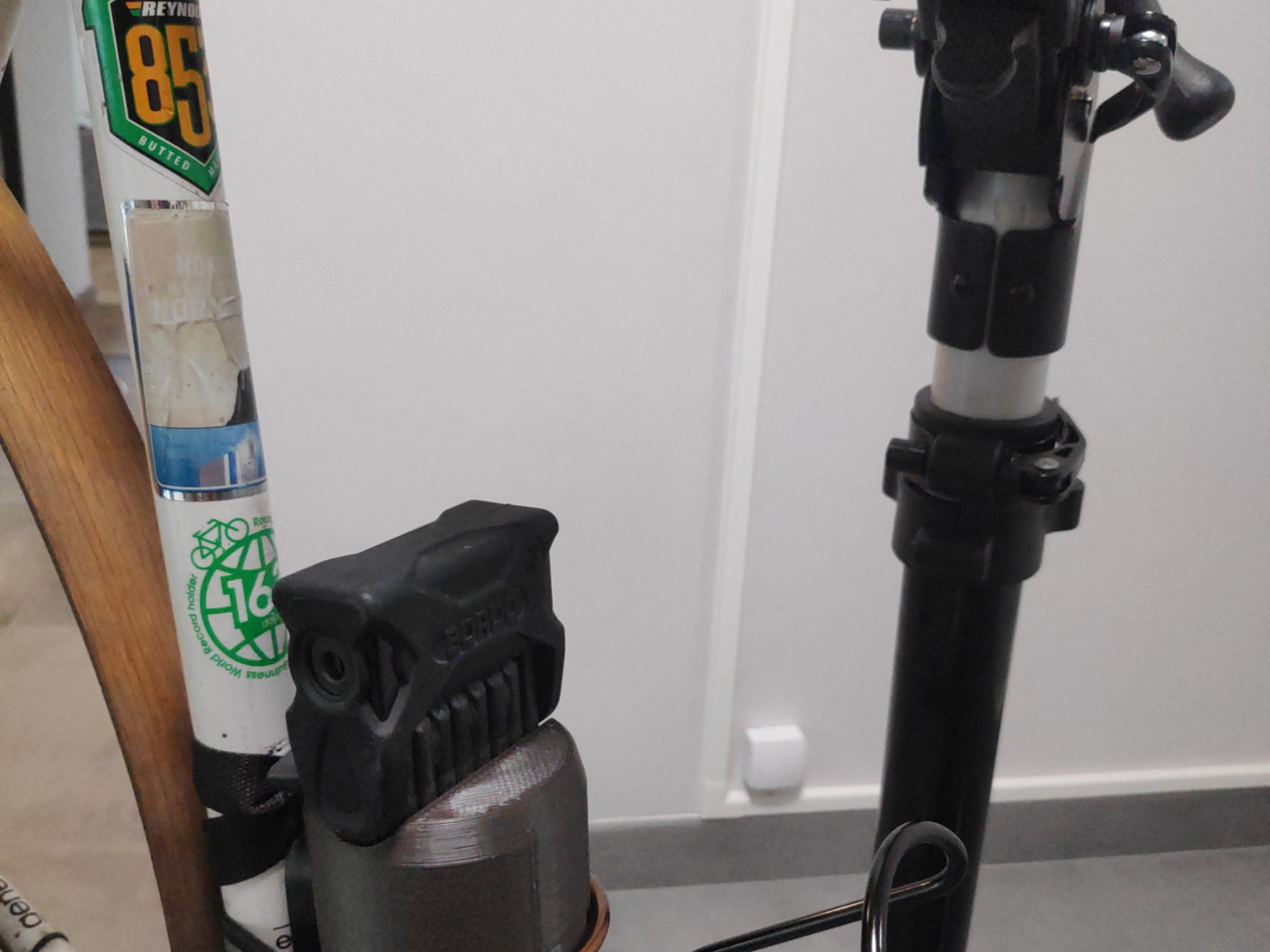 Bộ giá đỡ khóa xe đạp gập ABUS Bordo lớn cho khung bình nước