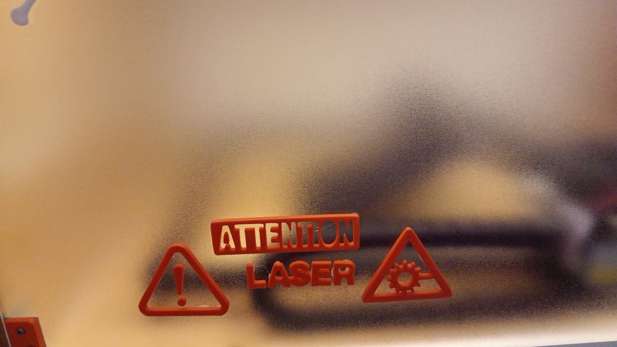 Biển báo "Cảnh báo laser" cho khu vực laser