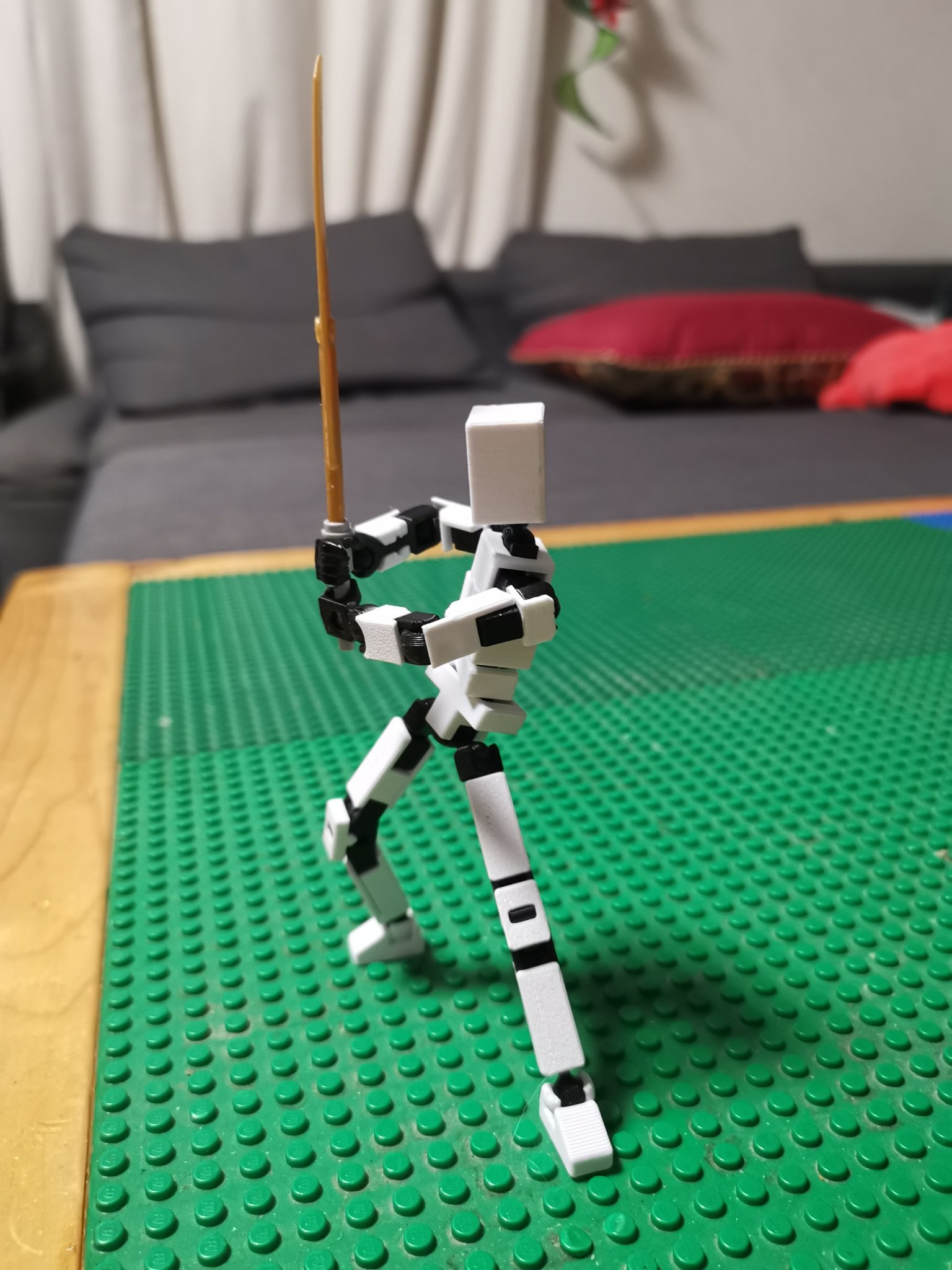 Giày và tay lego cho nhân vật Lucky 13 của soozafone