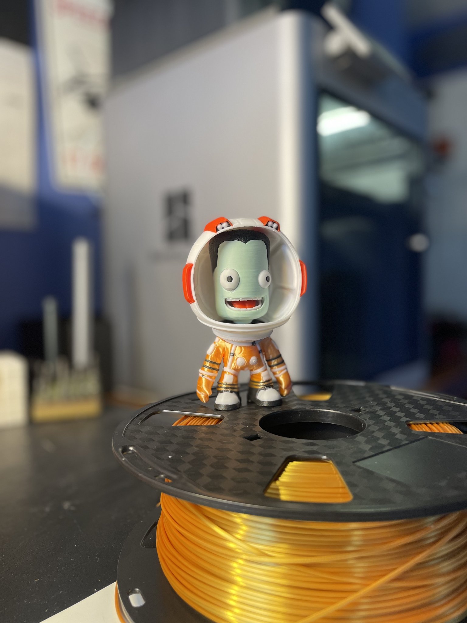 Nhân vật Kerbal đa sắc màu từ Kerbal Space Program