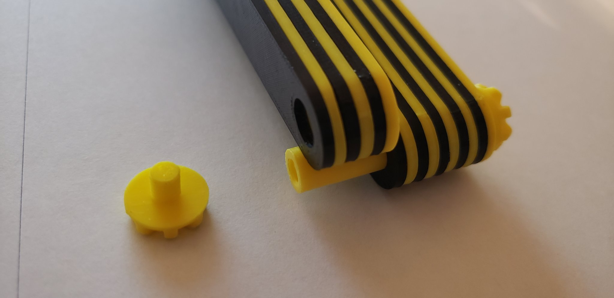 Quạt tay phong cách Nhật Bản với 18 cánh quạt